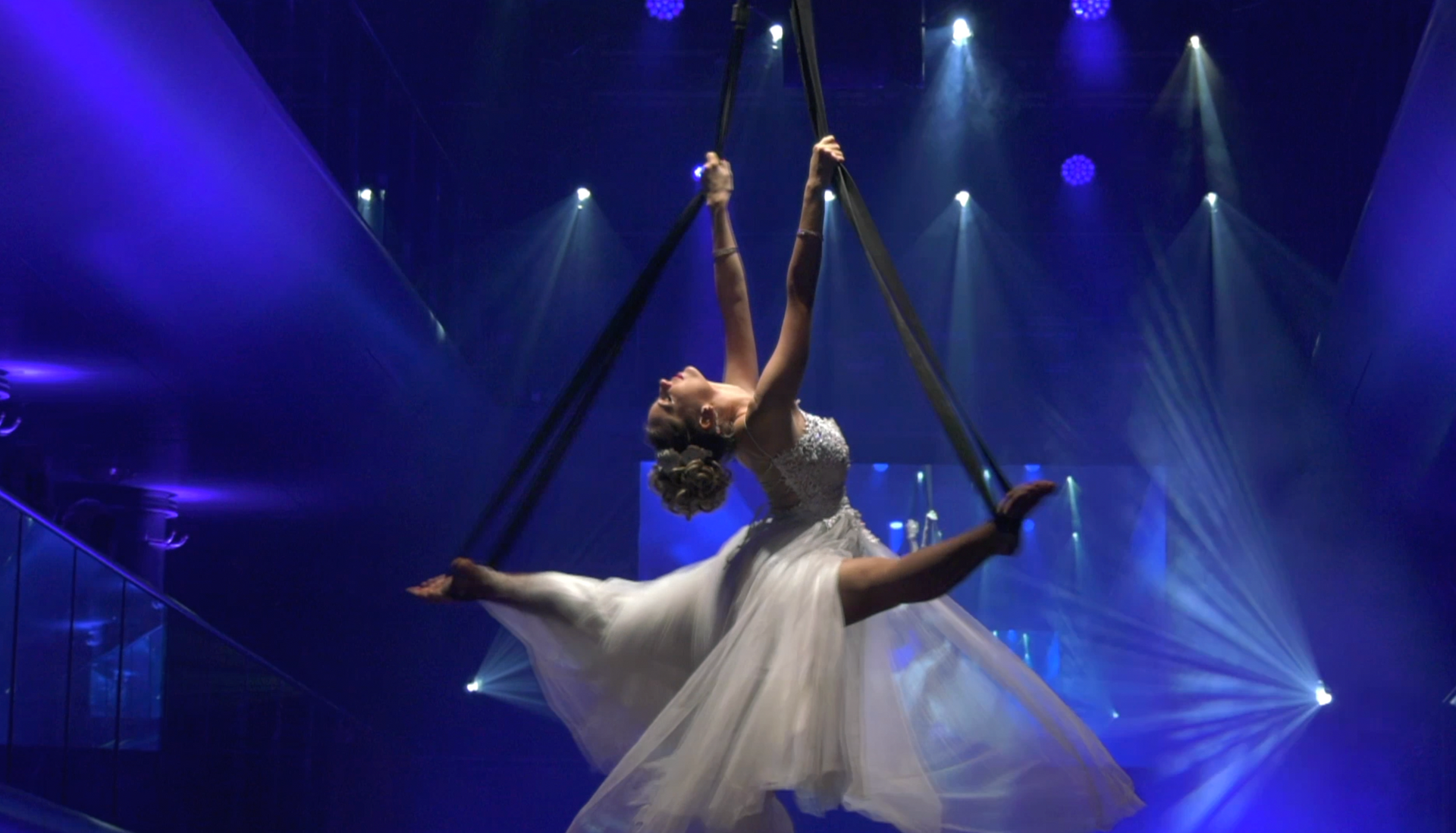 Kiliano Events - Luftakrobatik- Duo Strapaten - Akrobat - Künstler - Show - Tanz - Artistik - Aerial Straps