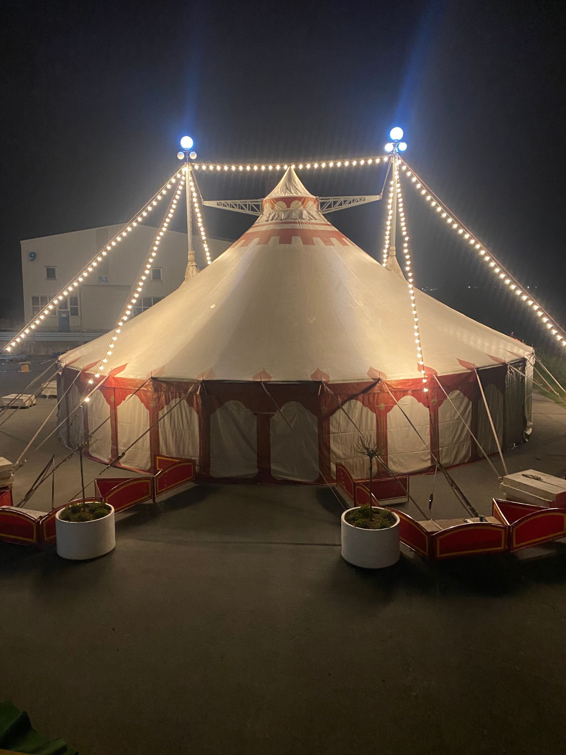 Kiliano Events - Festzelt - Showzelt Circuszelt- Theaterzelt - Palastzelt -Zeltvermietung