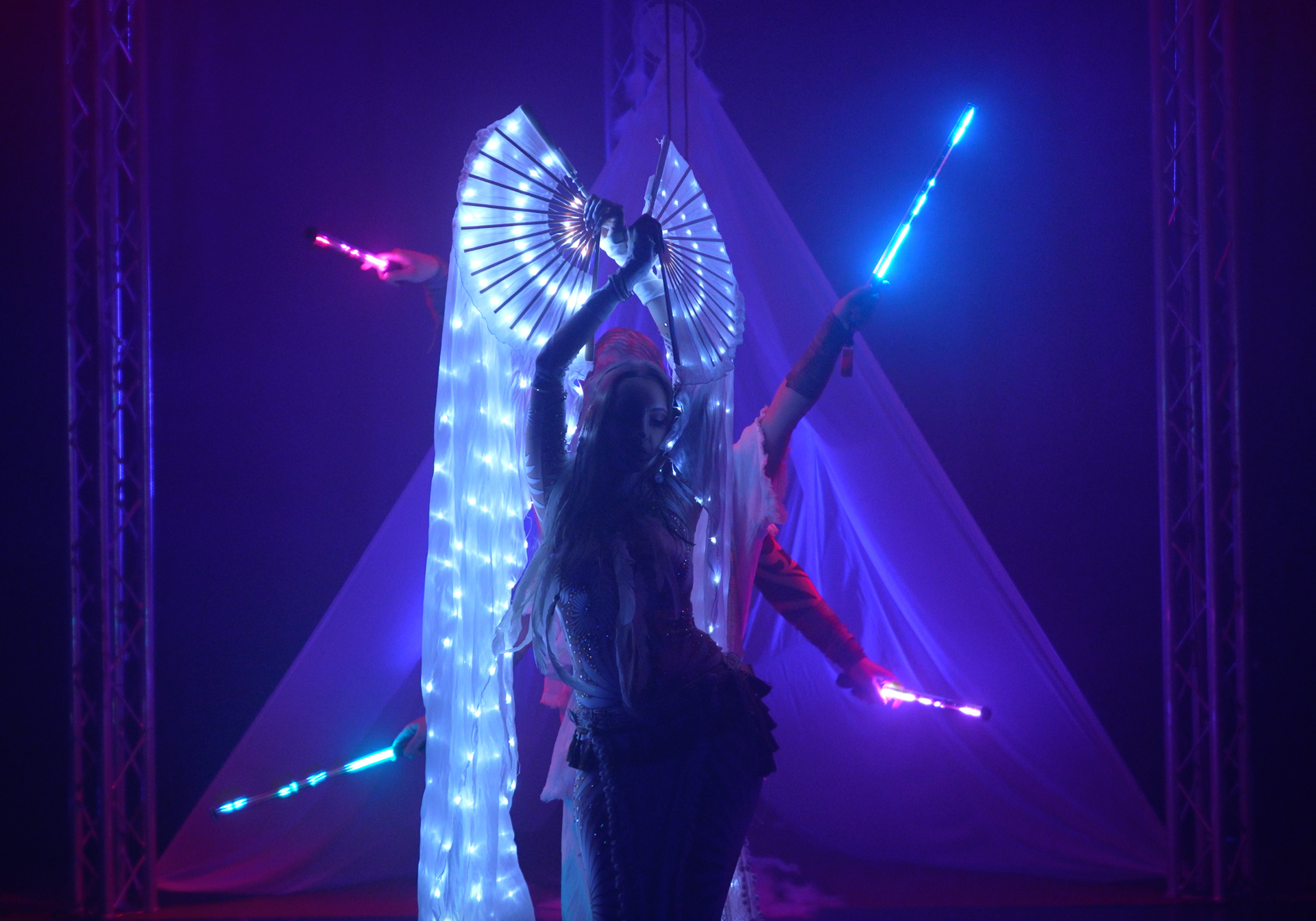 Kiliano Events - Led Show- Duo Show - Akrobat - Künstler - Show - Tanz - Artistik - lightshow -Laser