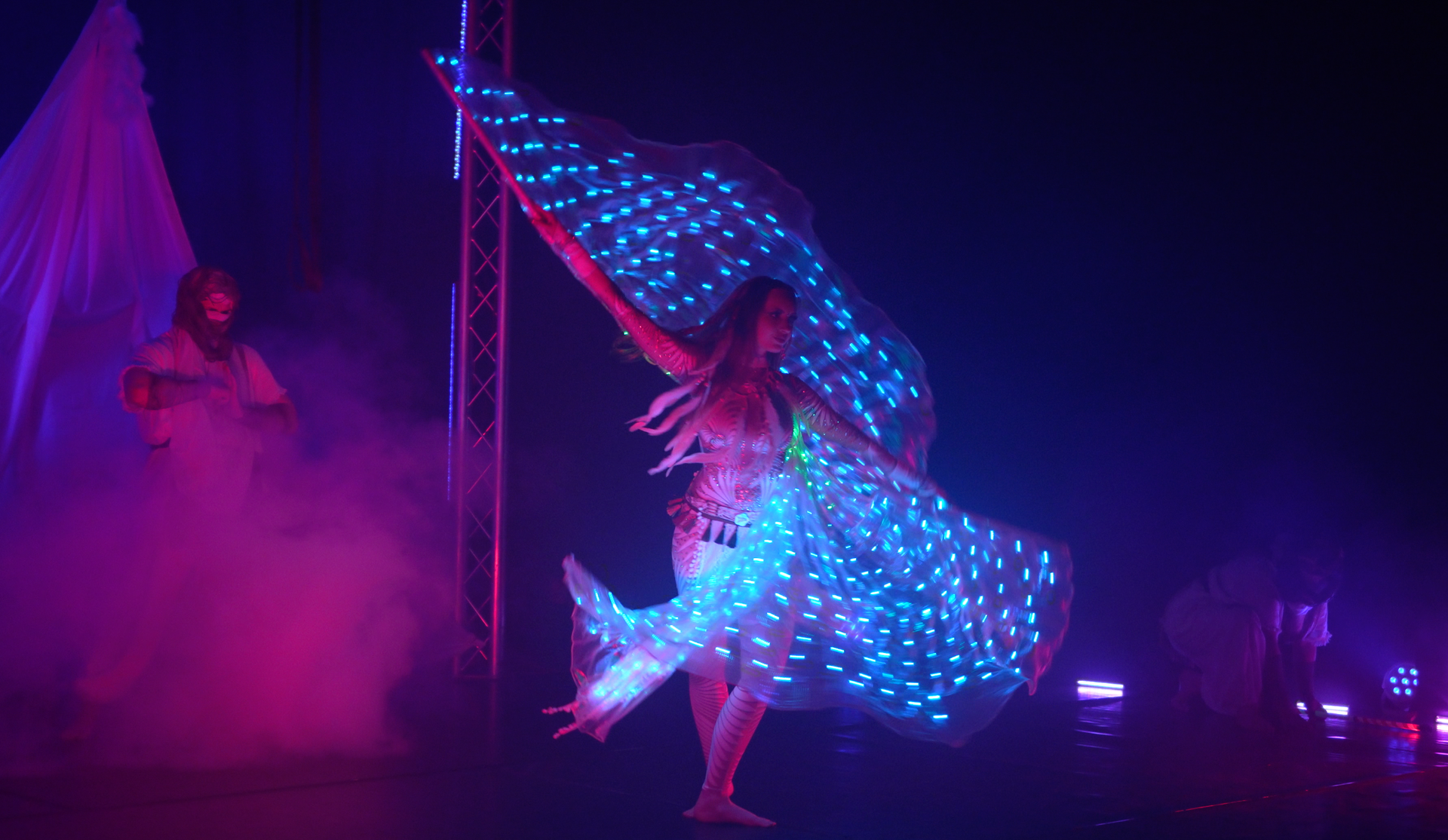 Kiliano Events - Led Show- Duo Show - Akrobat - Künstler - Show - Tanz - Artistik - lightshow -Laser