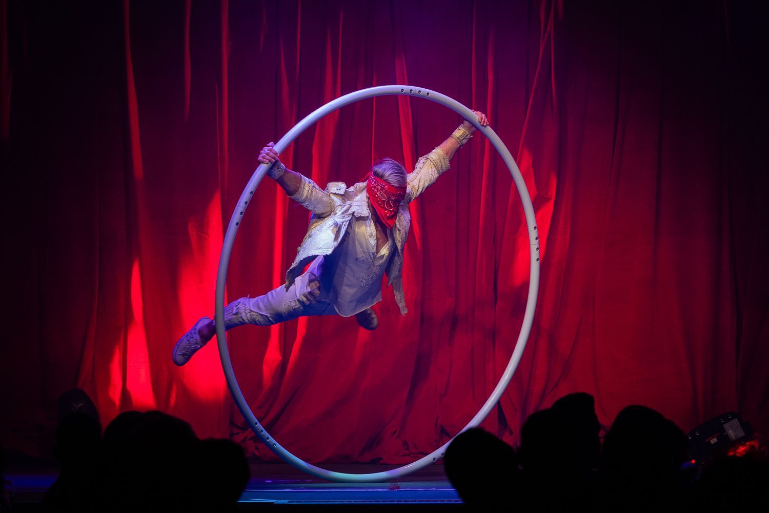 Kiliano Events - Cyr Wheel- Akrobat - Künstler- Show- Foto Rolf Schwark