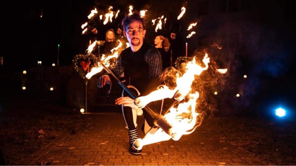 Kiliano Events - Feuershow- Duo Show - Akrobat - Künstler - Show - Tanz - Artistik - Pyro