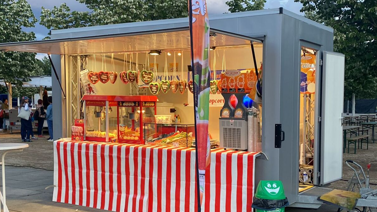 Kiliano Events bietet Süße Snacks und kalte Getränke.