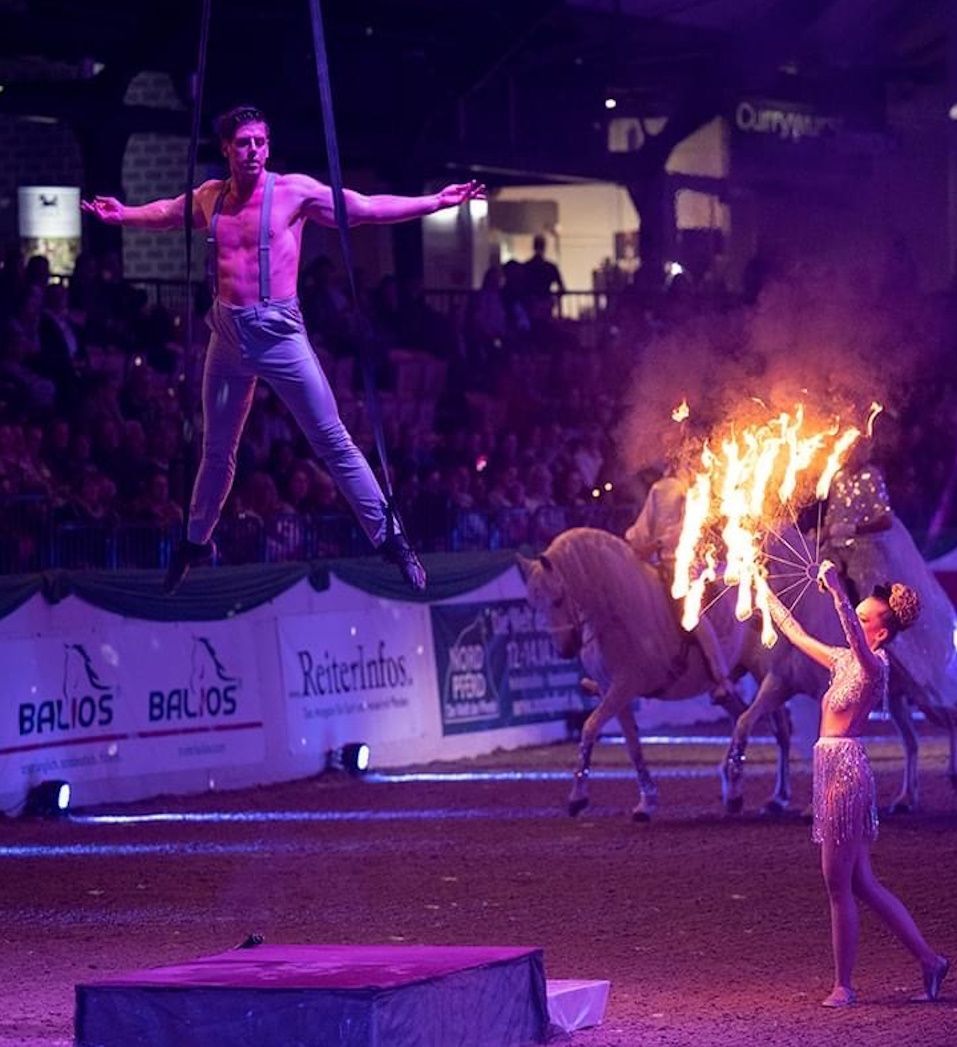 Kiliano Events - Feuershow- Duo Show - Akrobat - Künstler - Show - Tanz - Artistik - Pyro