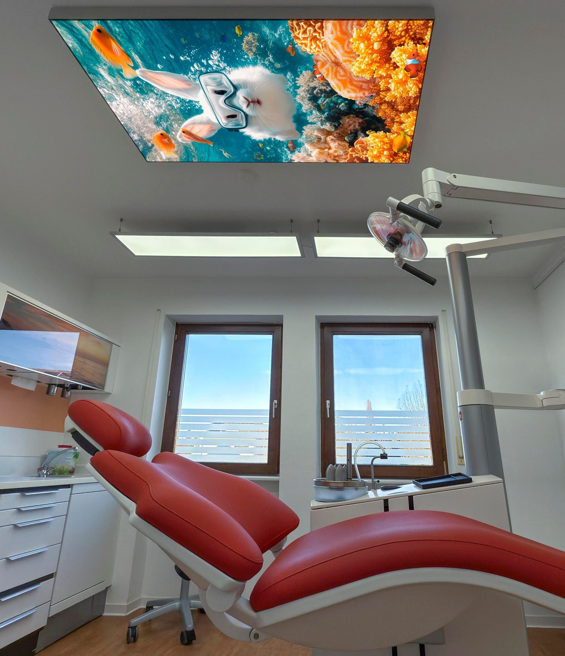 Hinterleuchtetes Deckenbild zum Entspannen