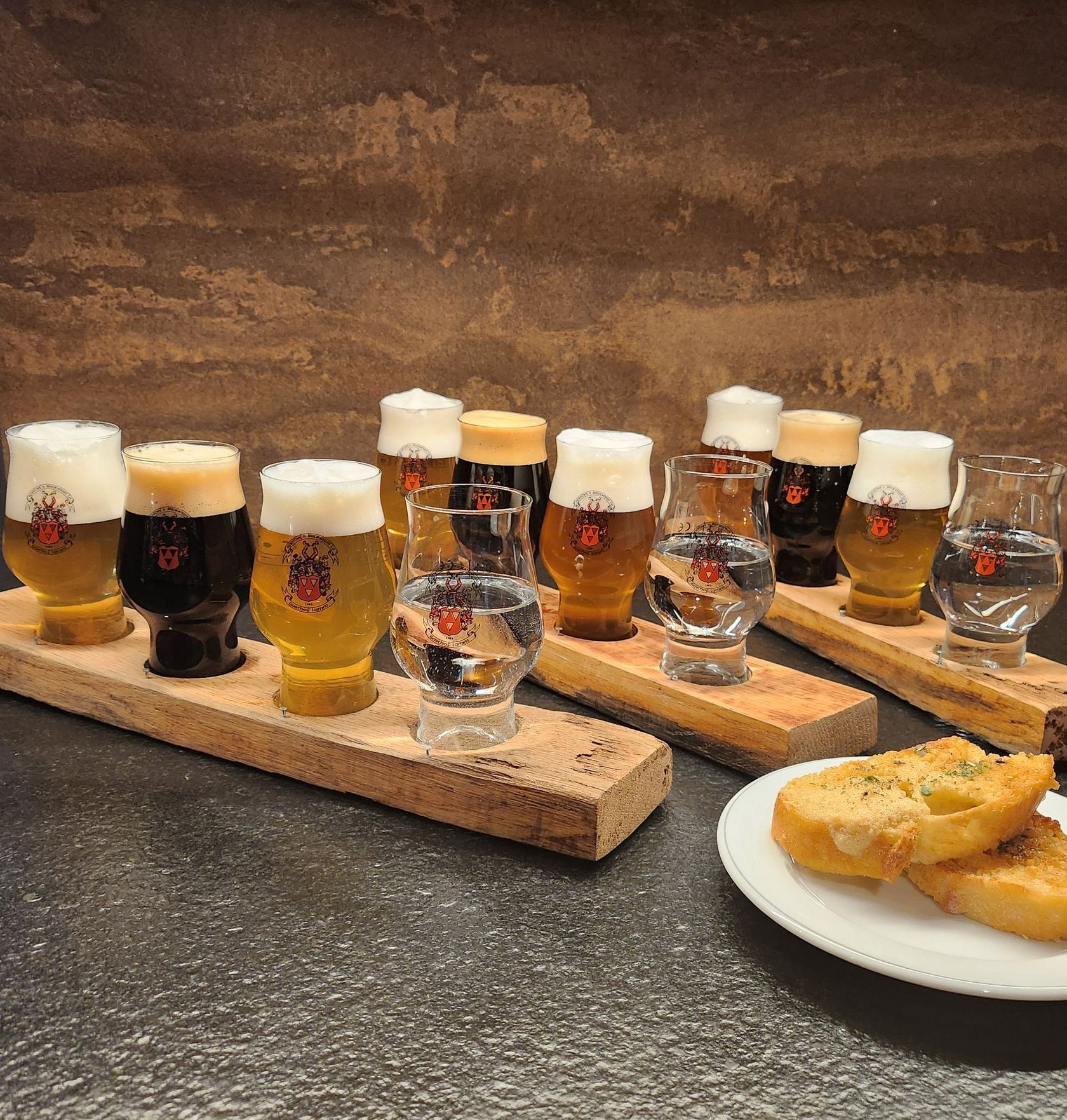 Bierverkostung mit verschiedenen Biersorten im Bierflight bei Speidel’s Braumanufaktur