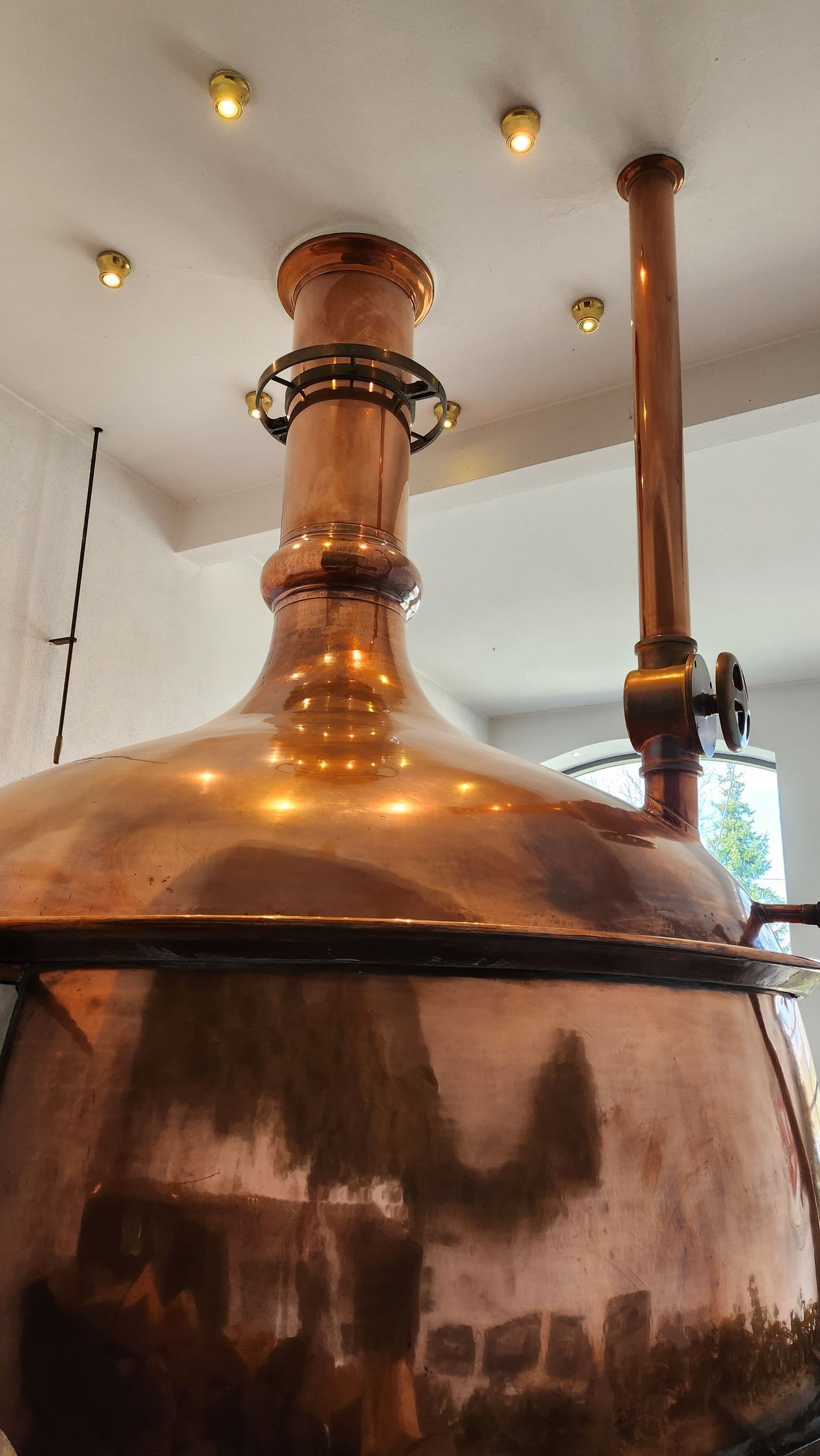 Kupferner Braukessel bei Brauereiführung in Speidels Braumanufaktur auf der Schwäbischen Alb