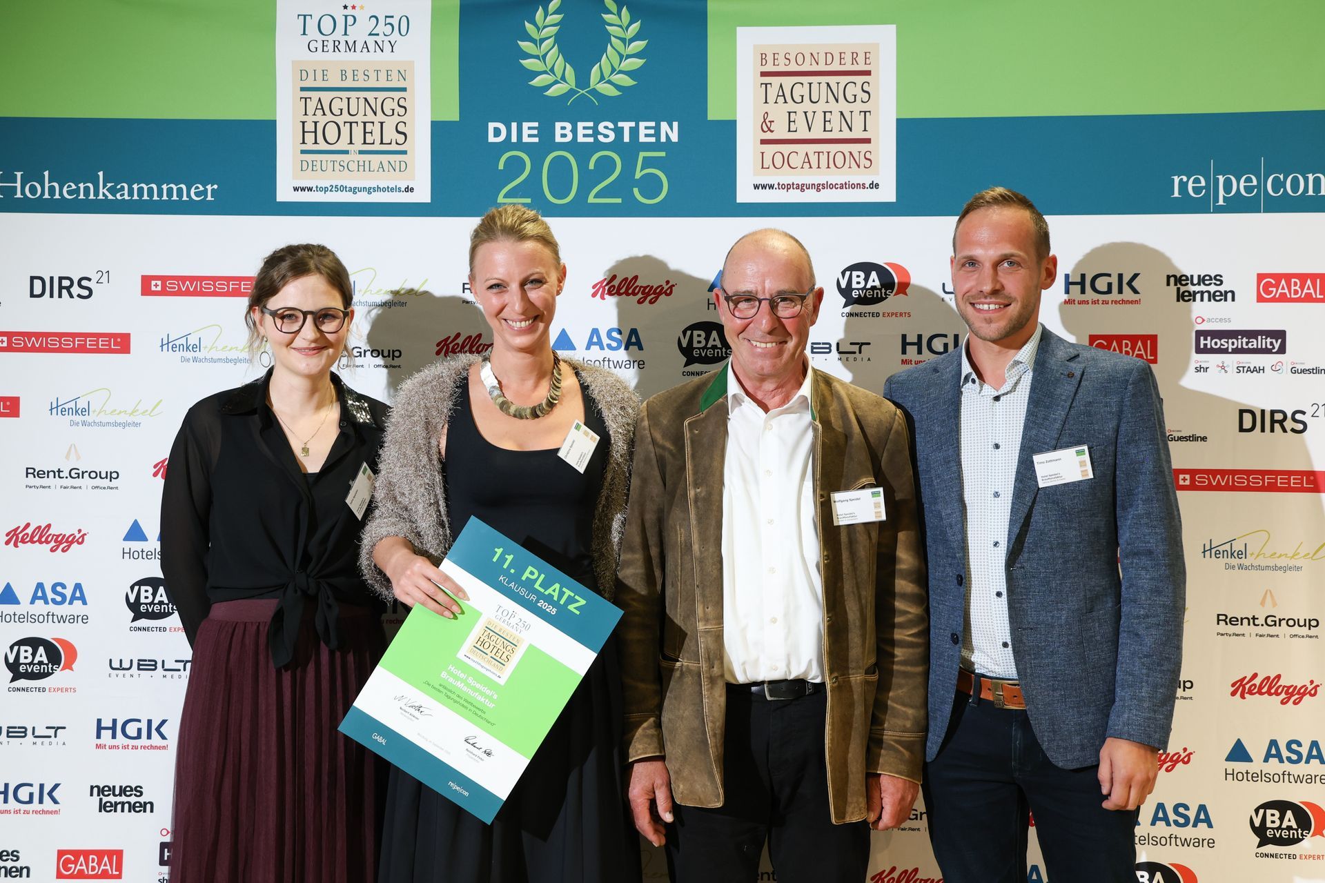 Julia, Christina & Wolfgang Speidel sowie Timo Zottmann bei der Top250 Preisverleihung