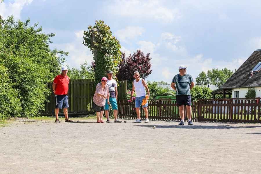 Camping en baie de somme - vue boulodrome