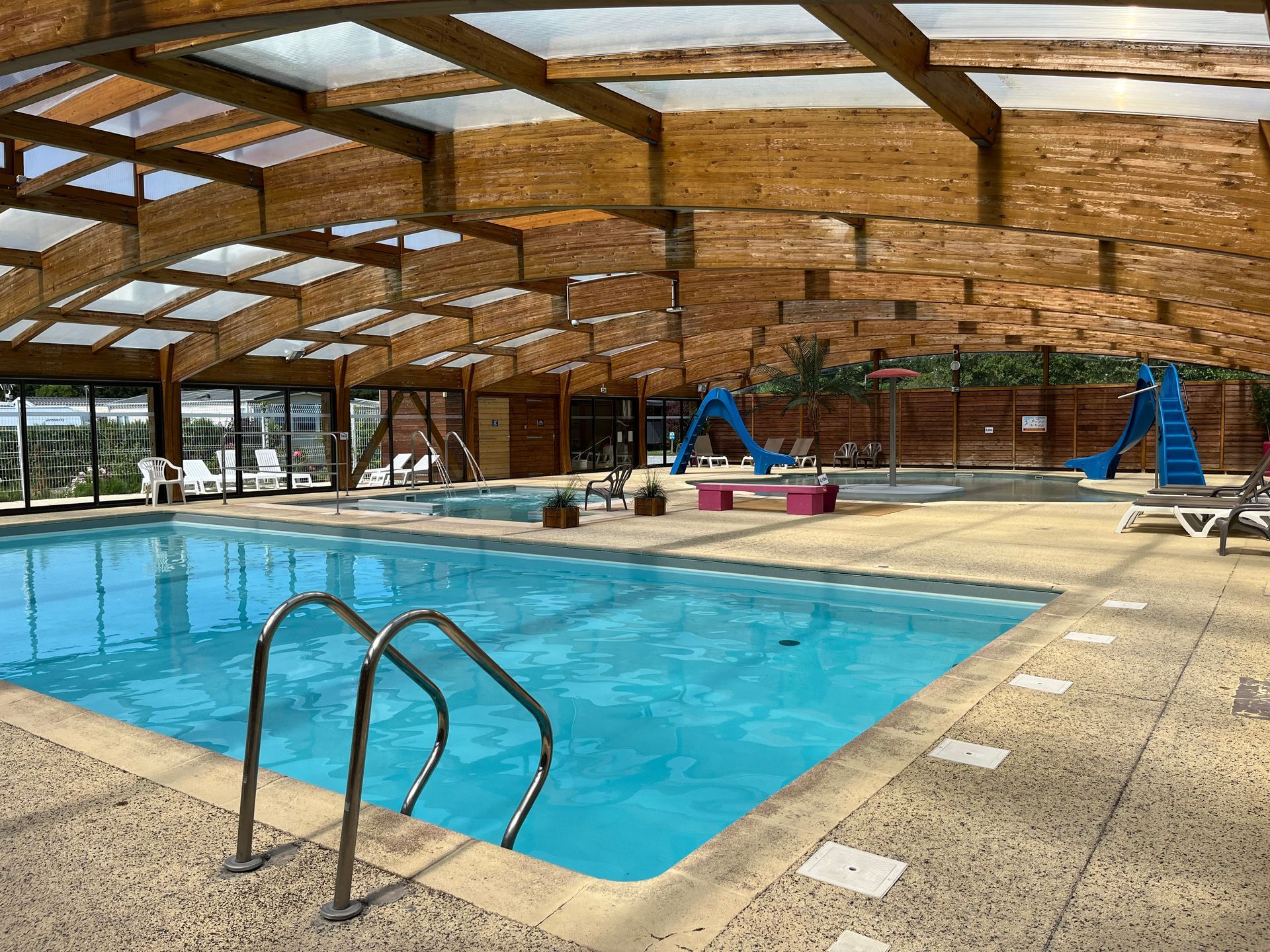 piscine couverte dans camping au crotoy