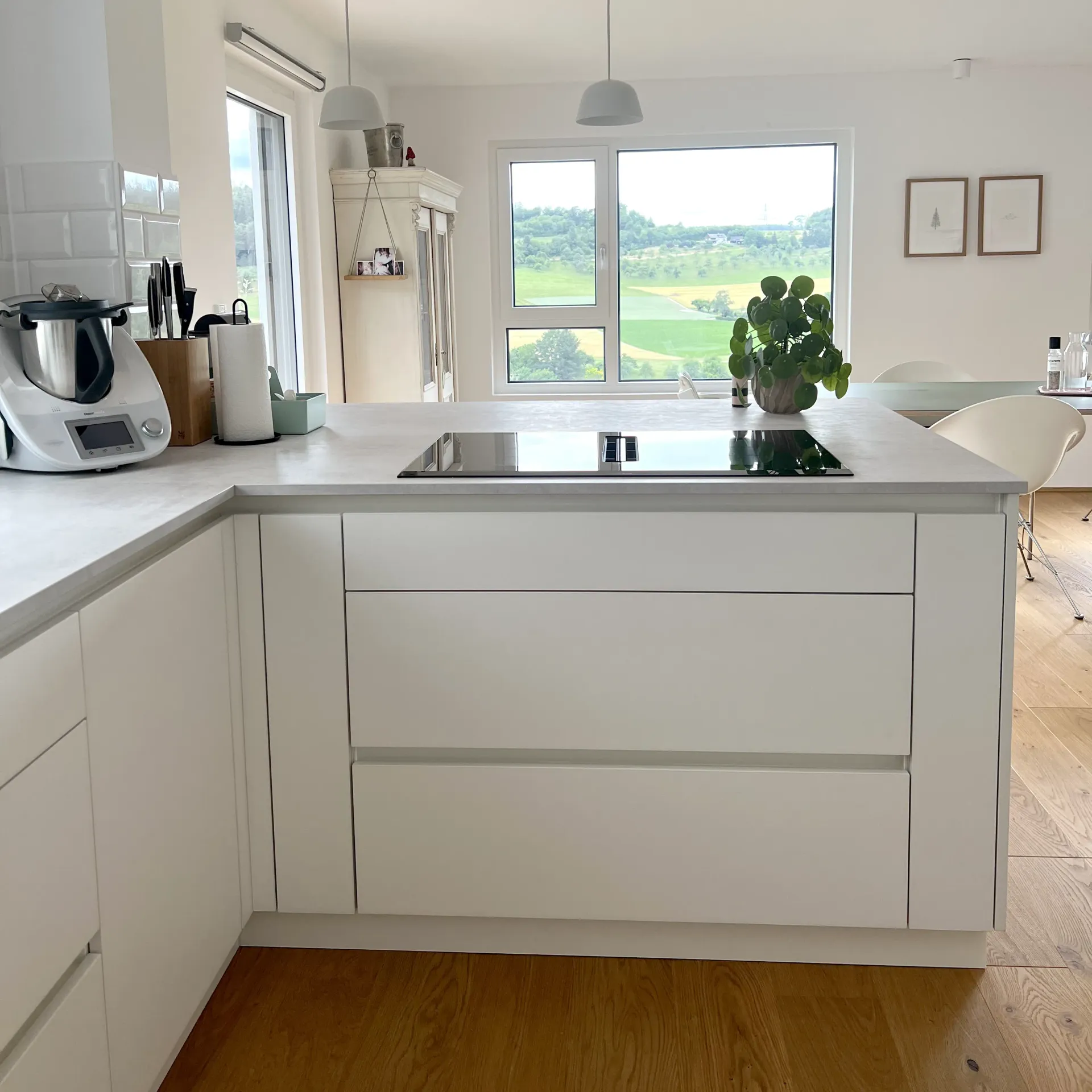 Individuelle Planung: Jede Küche wird nach Ihren Wünschen und Vorstellungen geplant. Ob Aufteilung, Form, Maß oder Farbe.