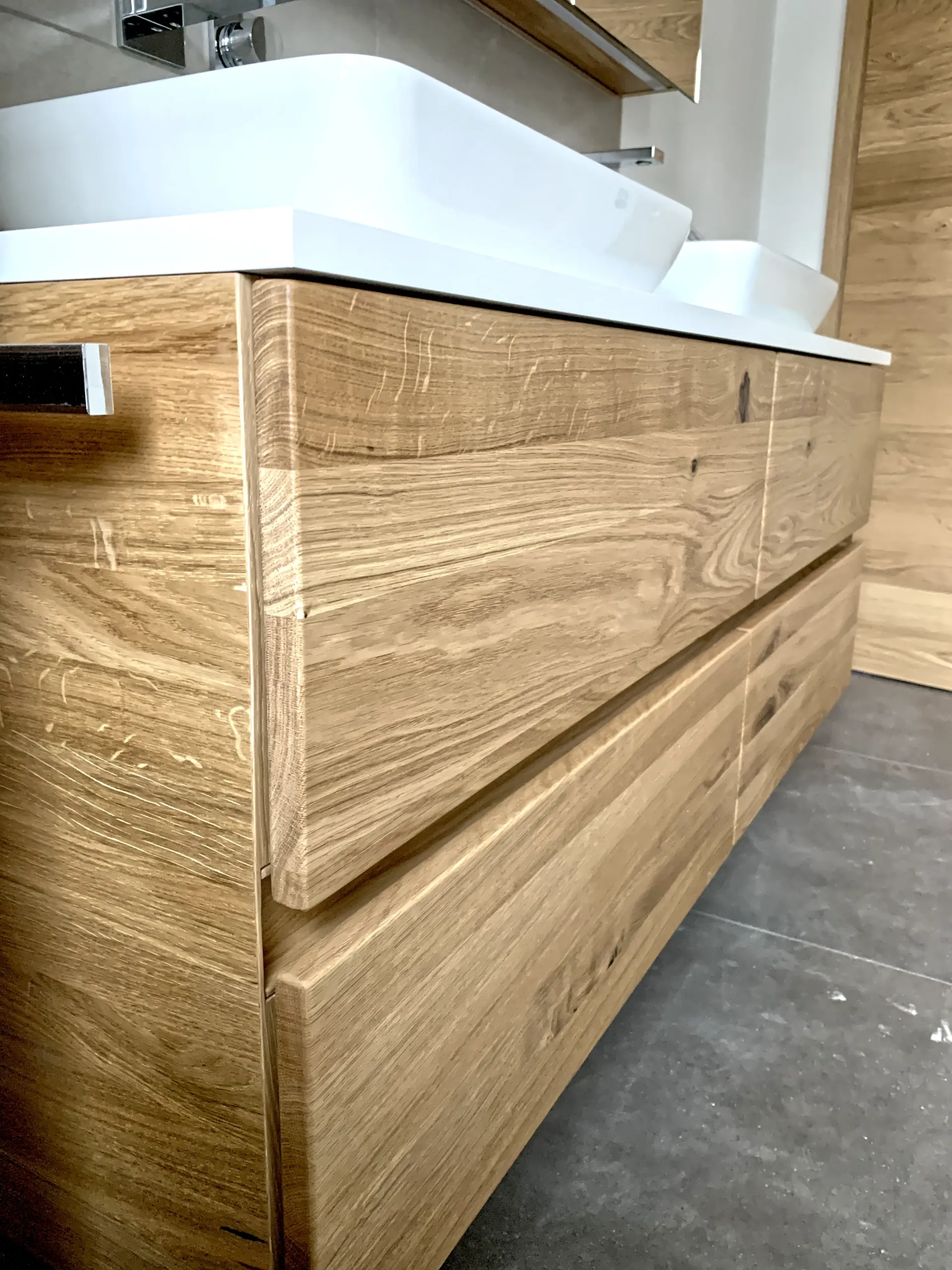 Exklusive Sonderanfertigungen für Badmöbel und Garderobe