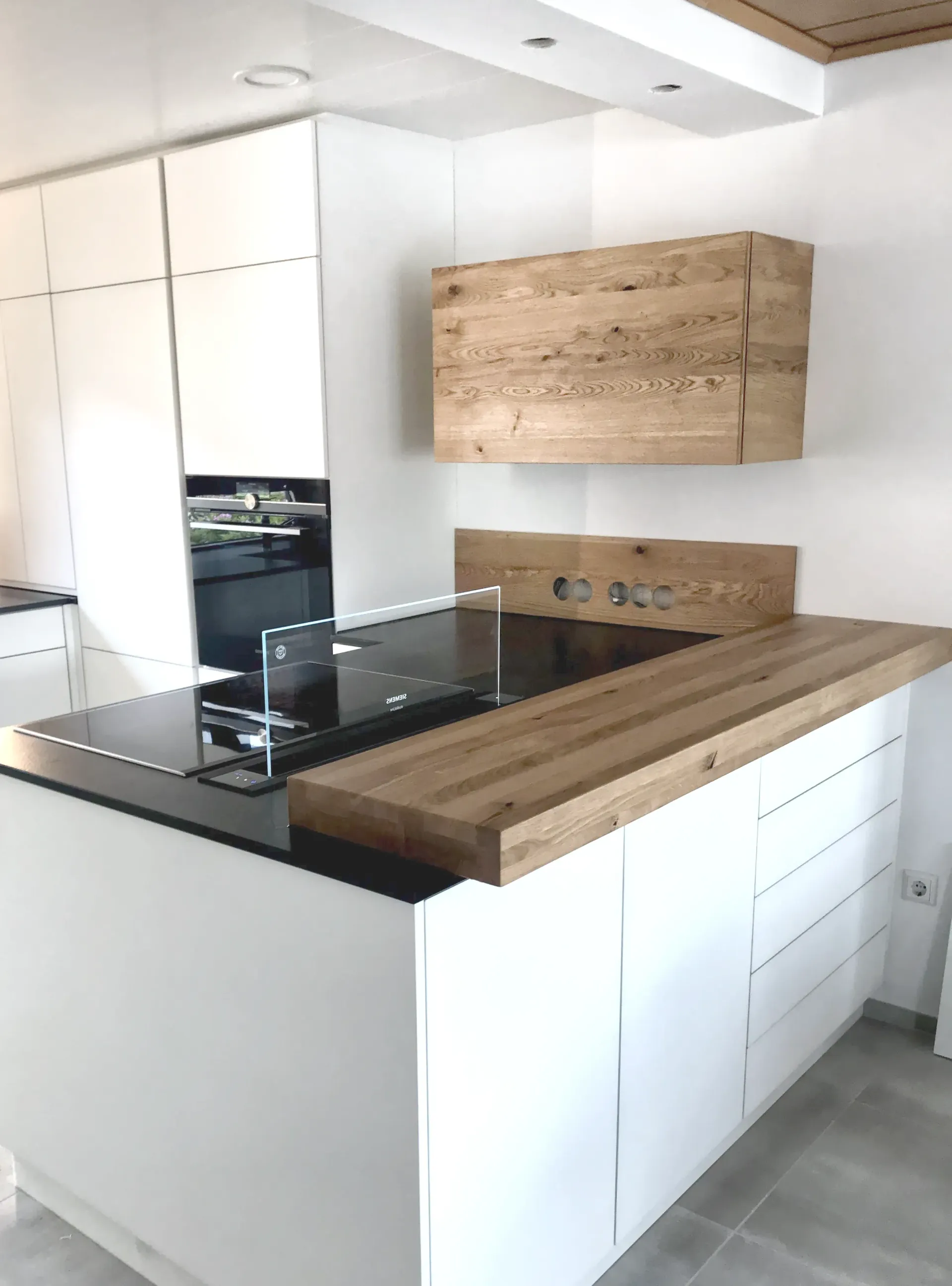 Wir verwenden nur die besten Materialien, um langlebige und ästhetisch ansprechende Küchen zu schaffen.