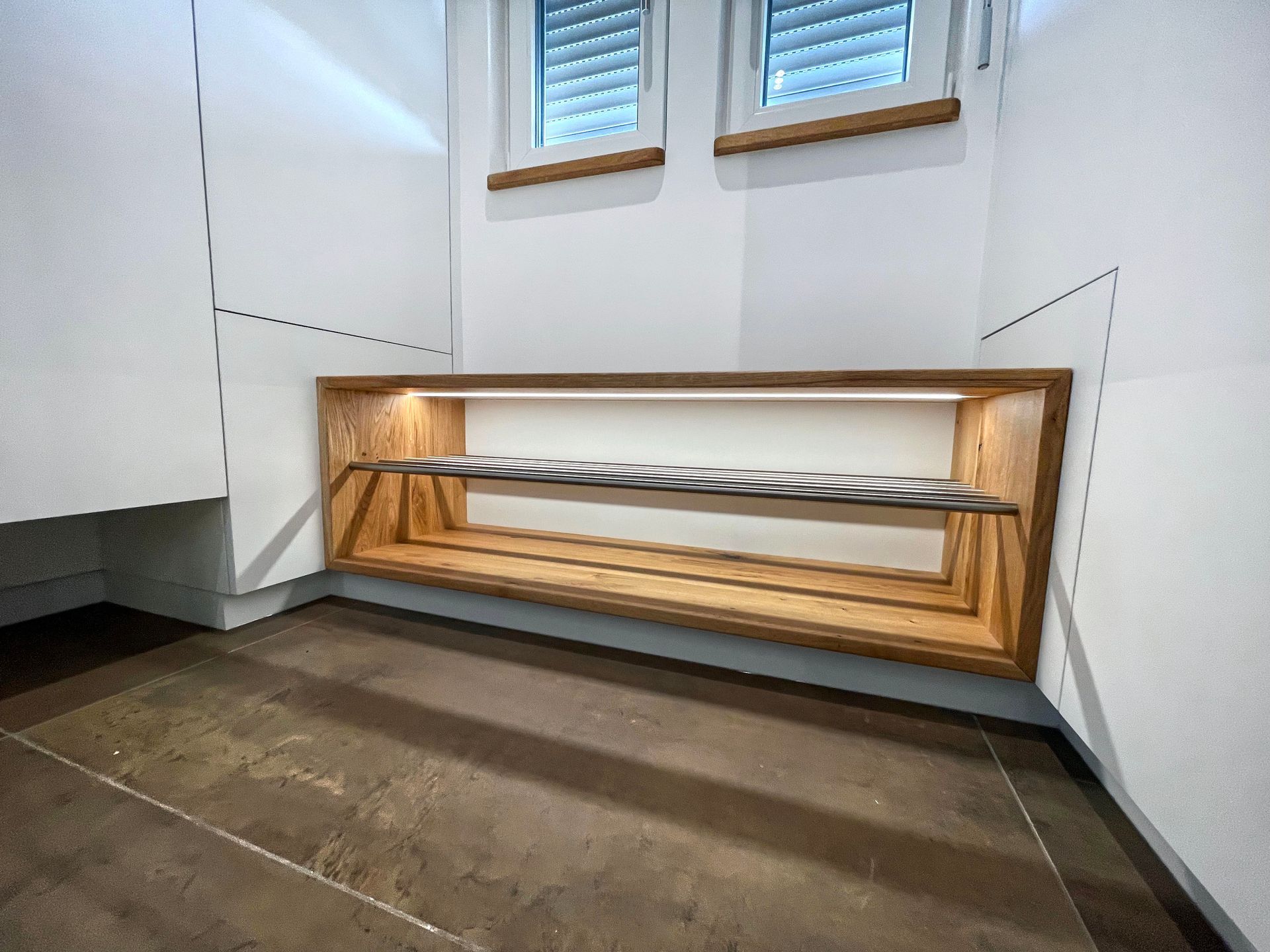 Sonderanfertigungen wie Schuhschränke, Regale oder Vitrinen von Deines Küchen