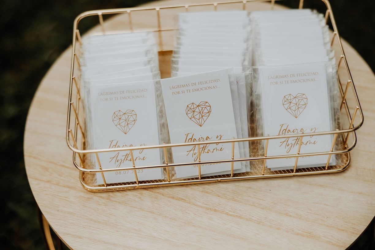 I Do Bodas Lágrimas de Felicidades elegantes y minimalistas