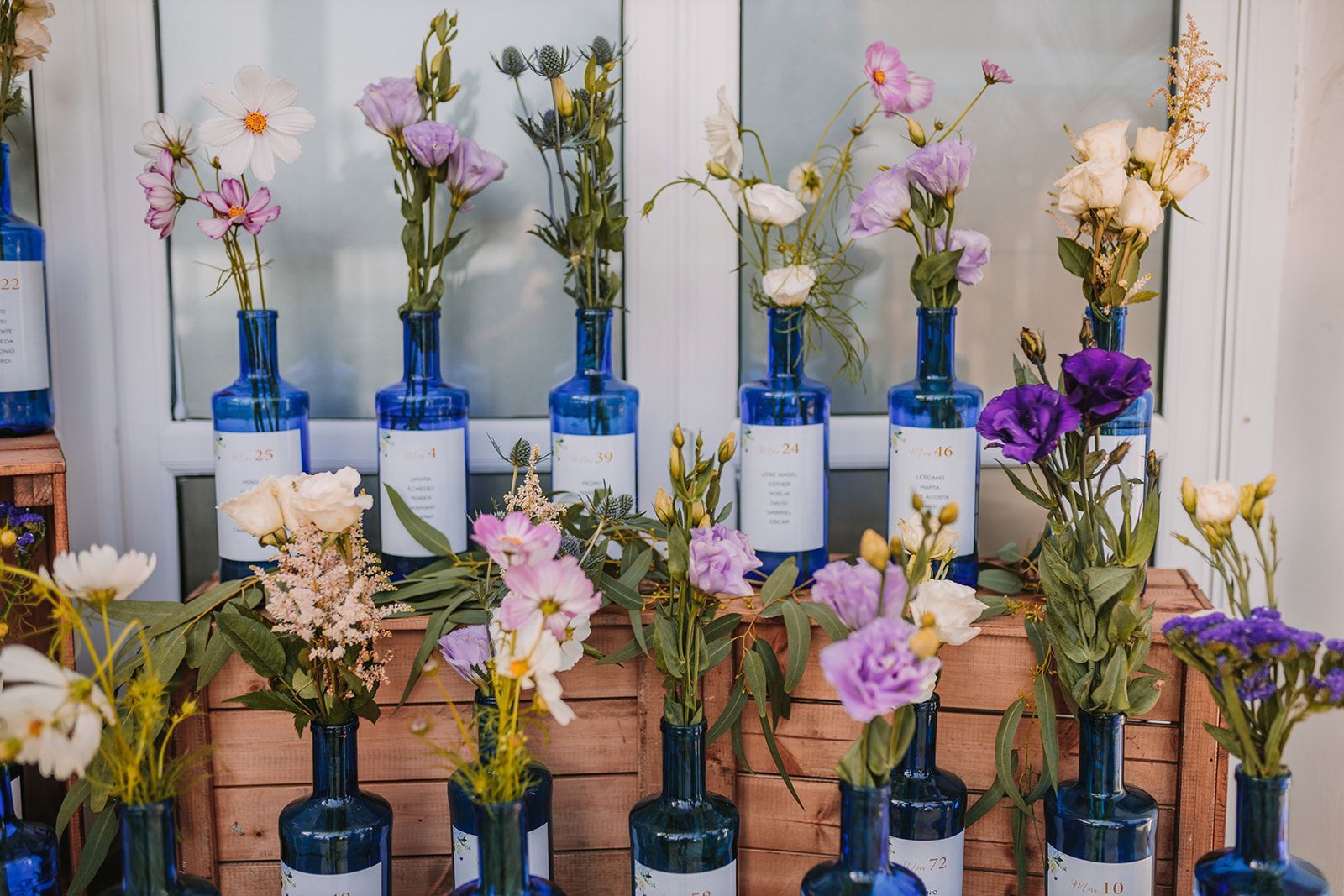 I Do Bodas Seating plan con botellas temática mar