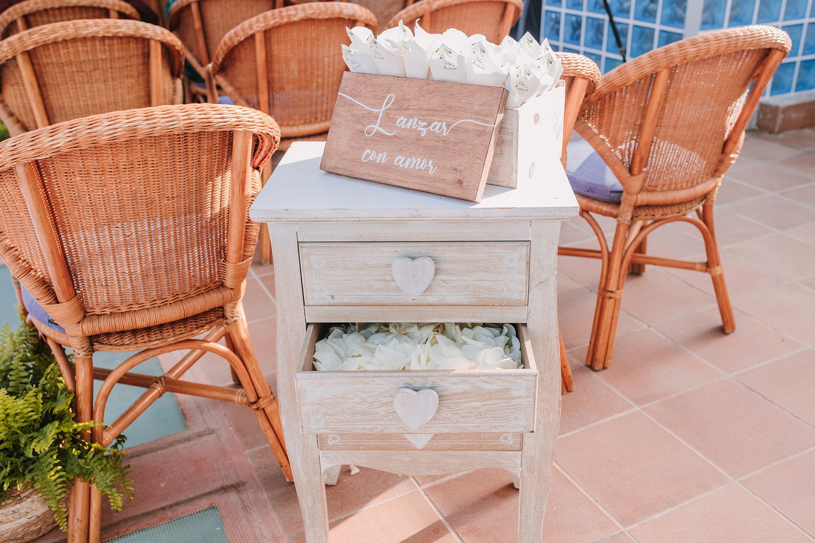 I Do Bodas Rincón conos de pétalos