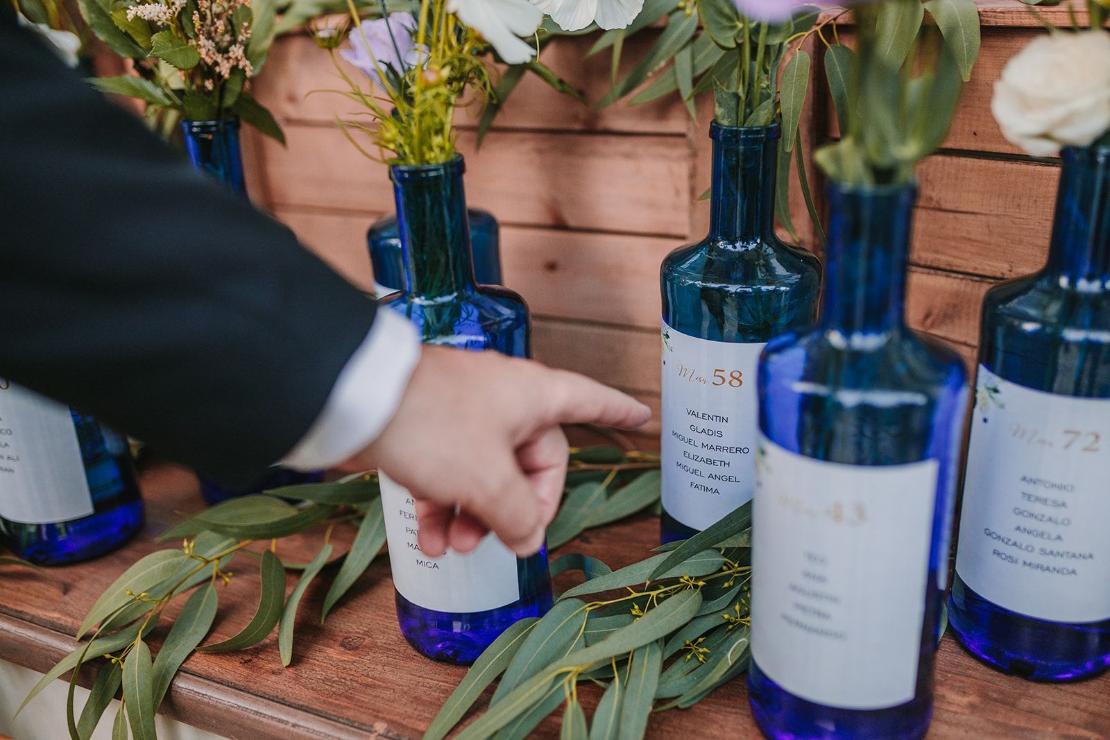 I Do Bodas Seating plan con botellas temática mar