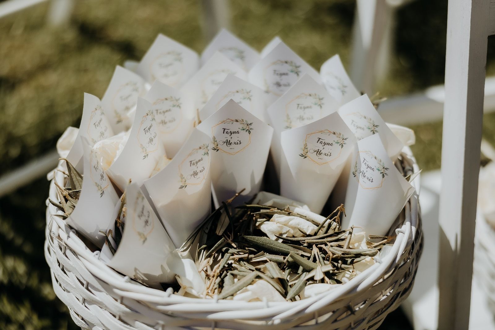 I Do Bodas conos para pe´talos