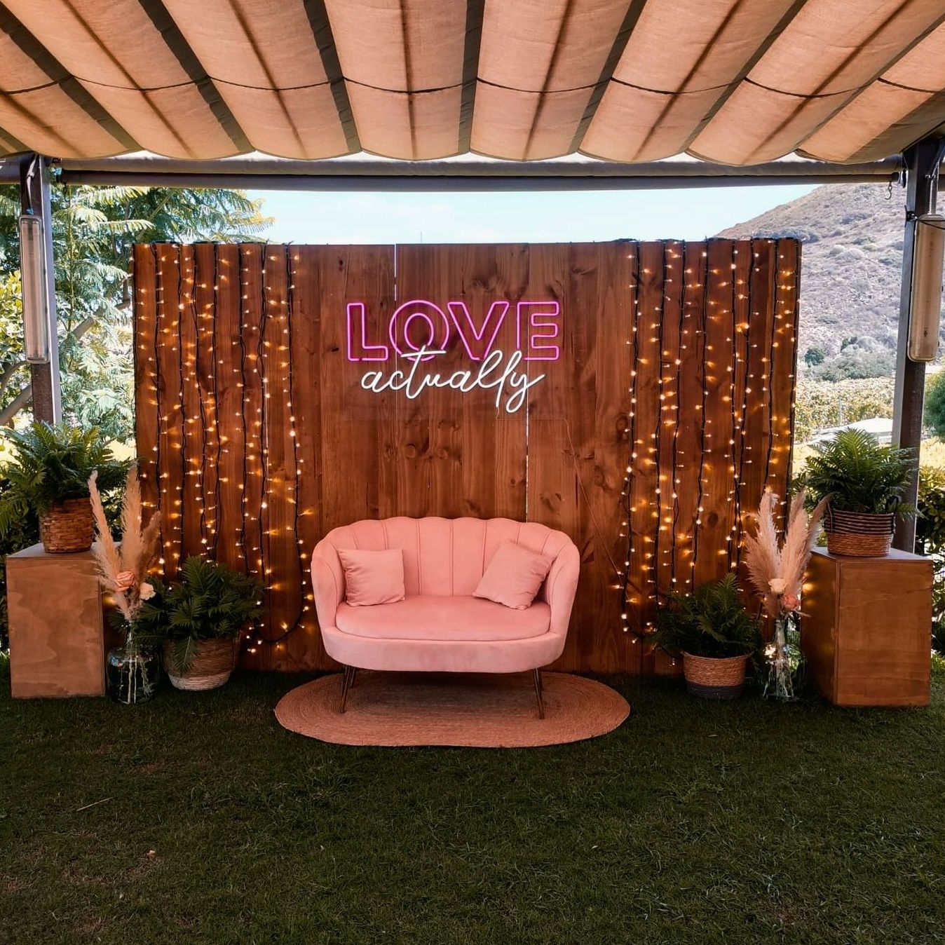 I Do Bodas Photocall con neon personalizado
