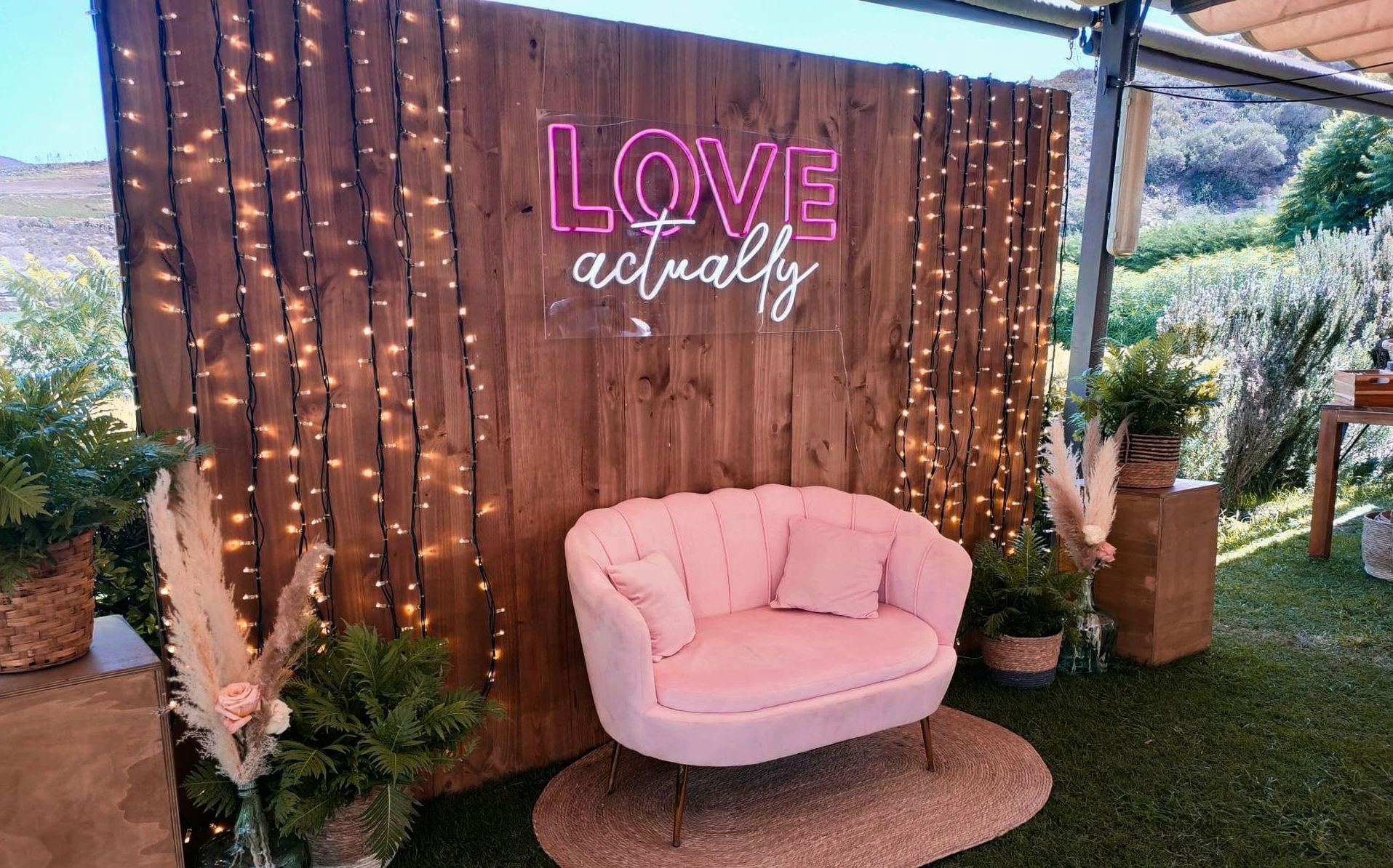 I Do Bodas Photocall con neón personalizado