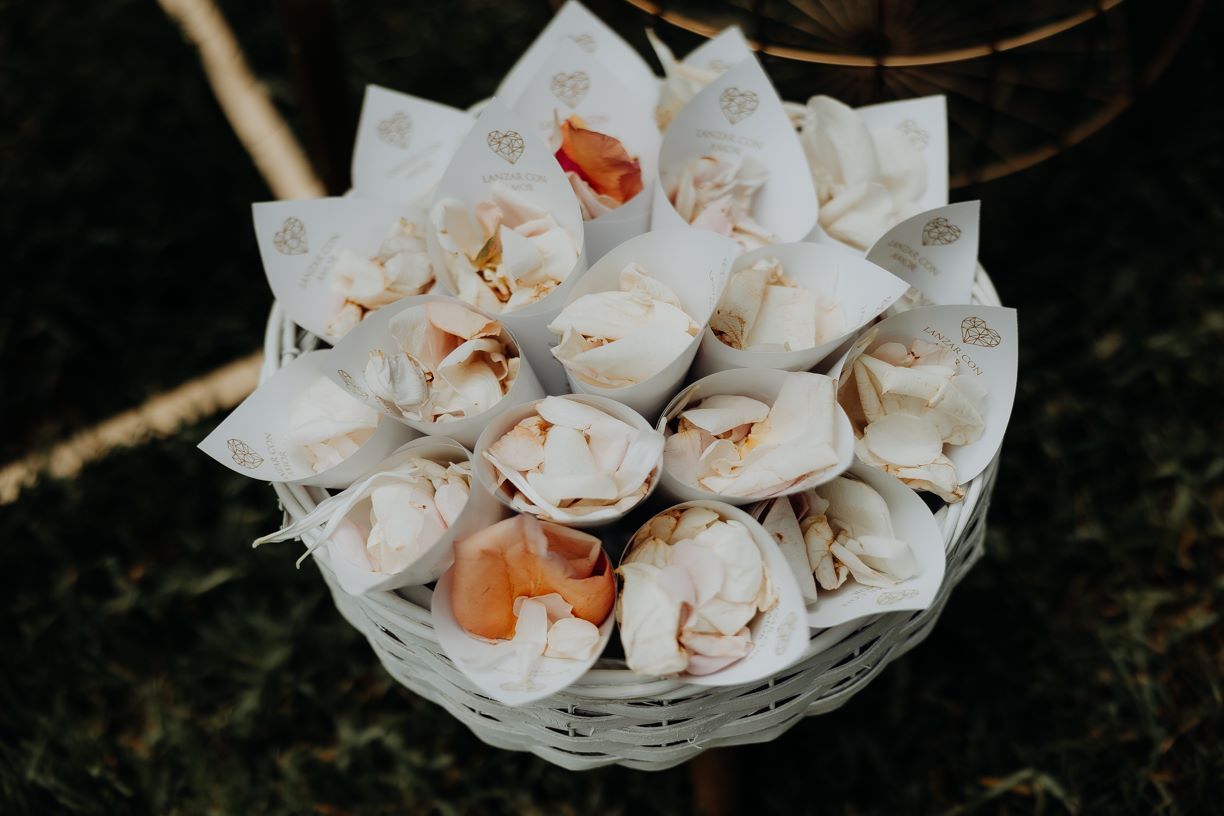 I Do Bodas Conos para pétalos personalizados