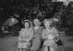 Binstead and Meikle family at Ingleside in 1954