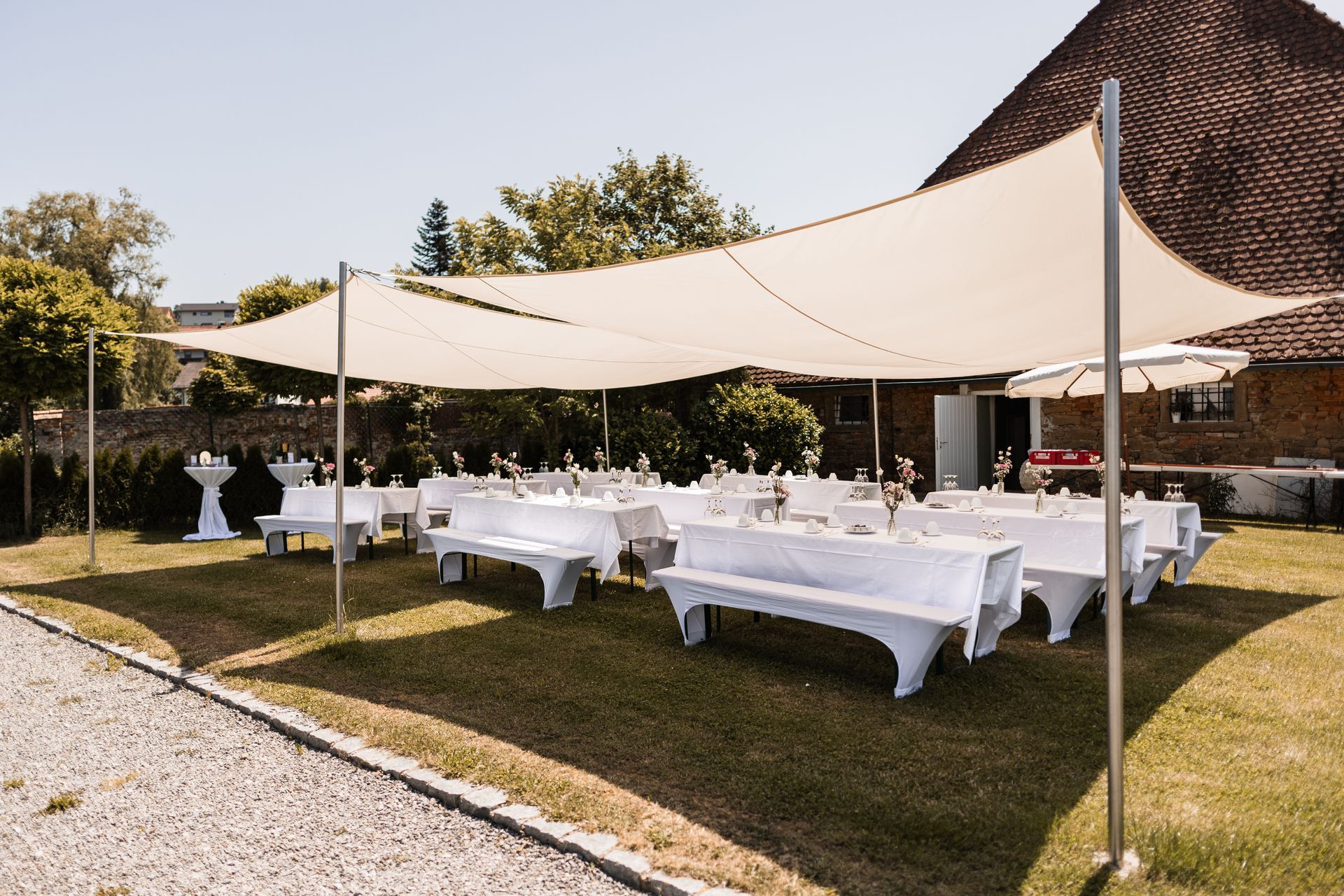 Auf diesem Foto sieht man die Gaststätte Röhrl von außen