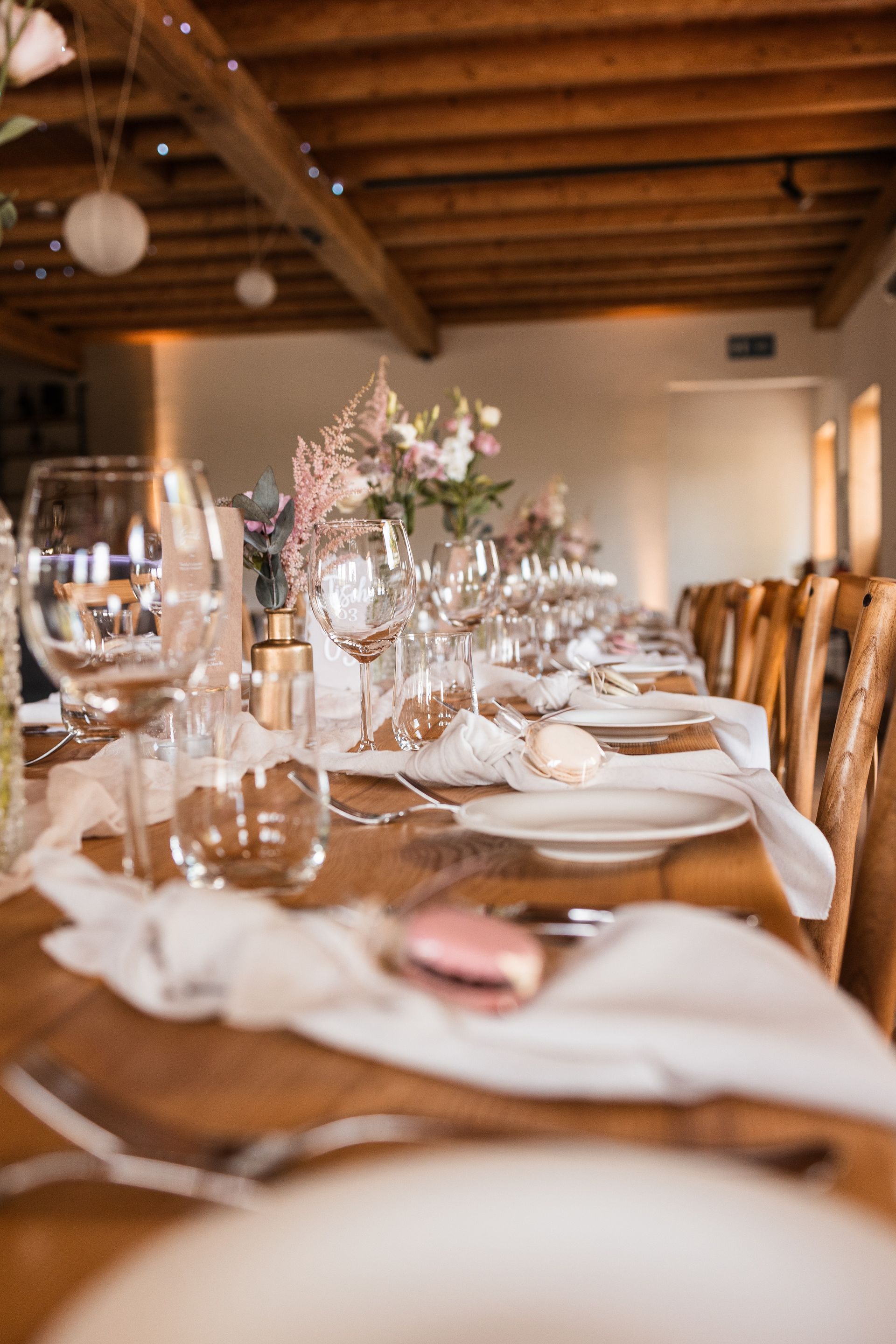 Auf diesem Foto sieht man den Innenhof der Hochzeitslocation Schloss Egg