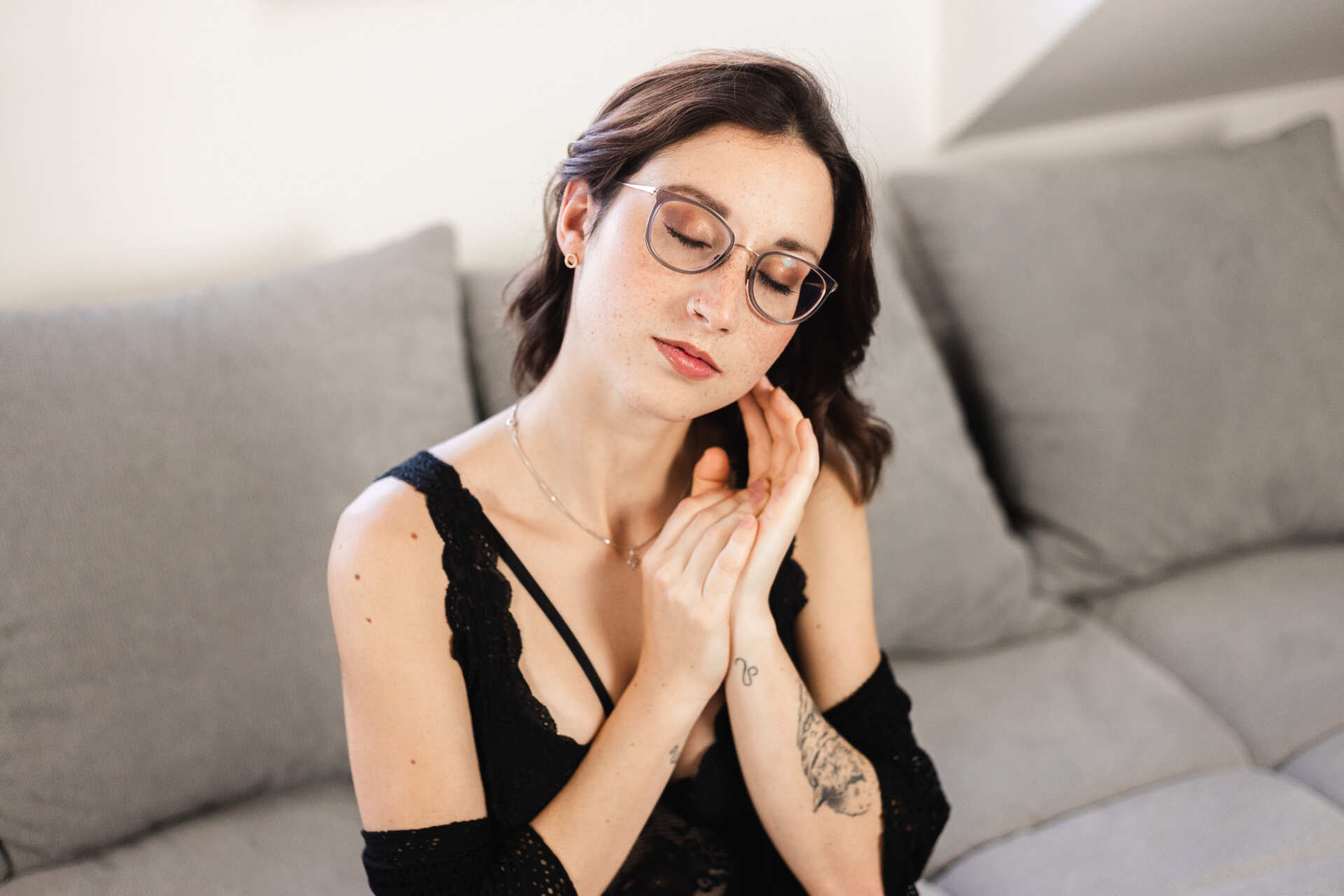 Dieses Bild zeigt eine gestylte Frau bei den Boudoirfotos in Regensburg