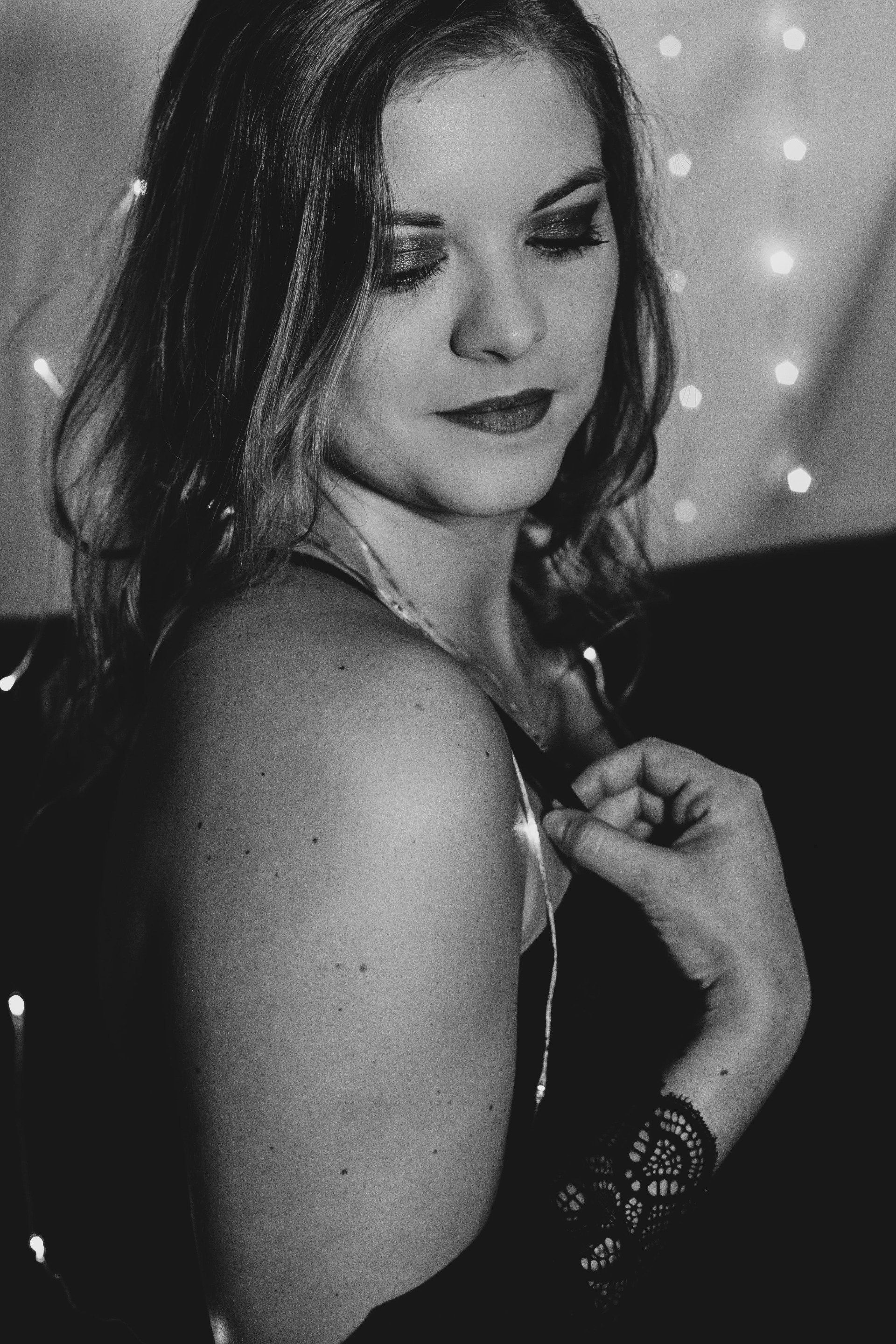 Dieses Bild zeigt eine Frau beim Fotoshooting in Regensburg