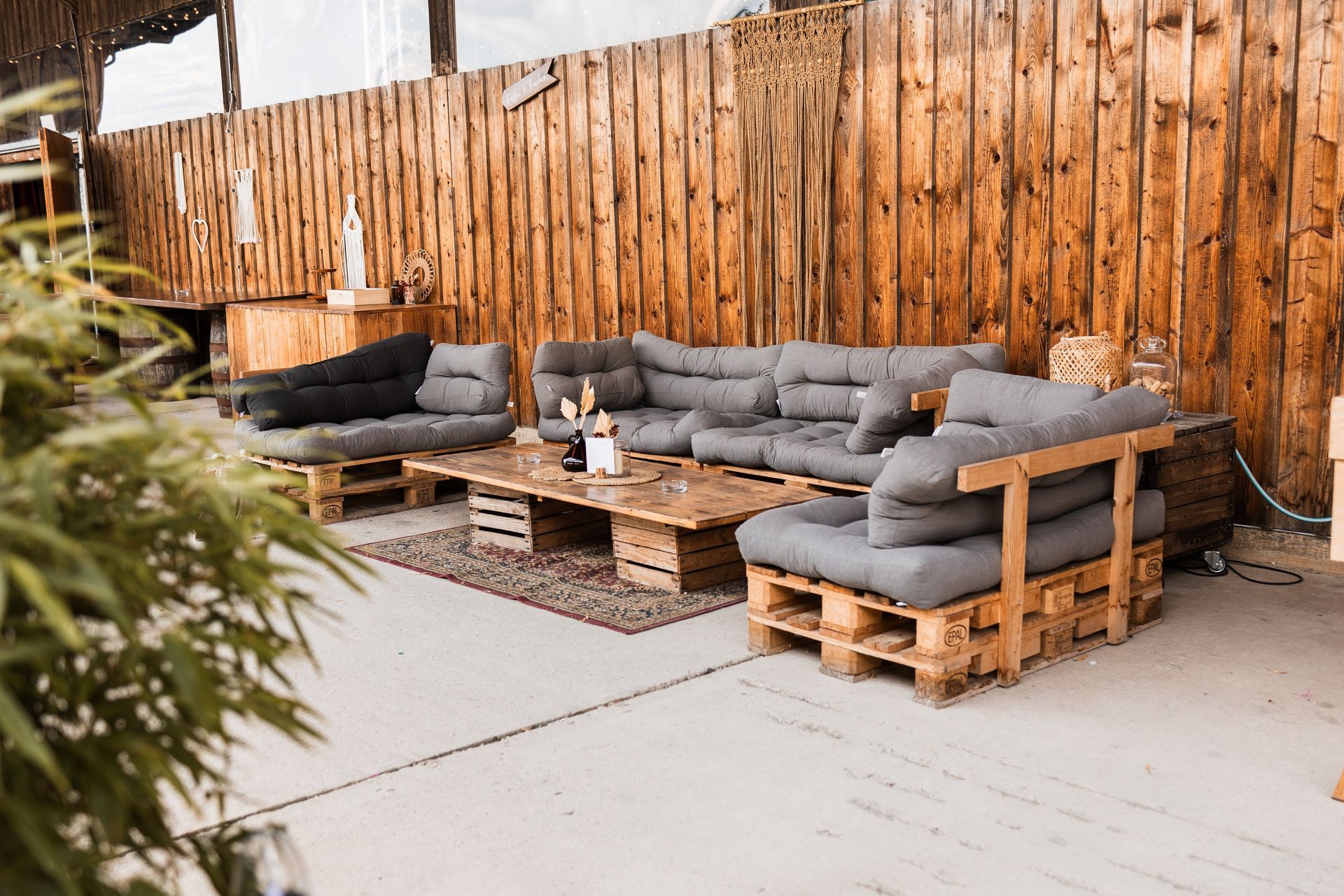 Auf diesem Foto sieht man die Gebäude von Schloss Egg