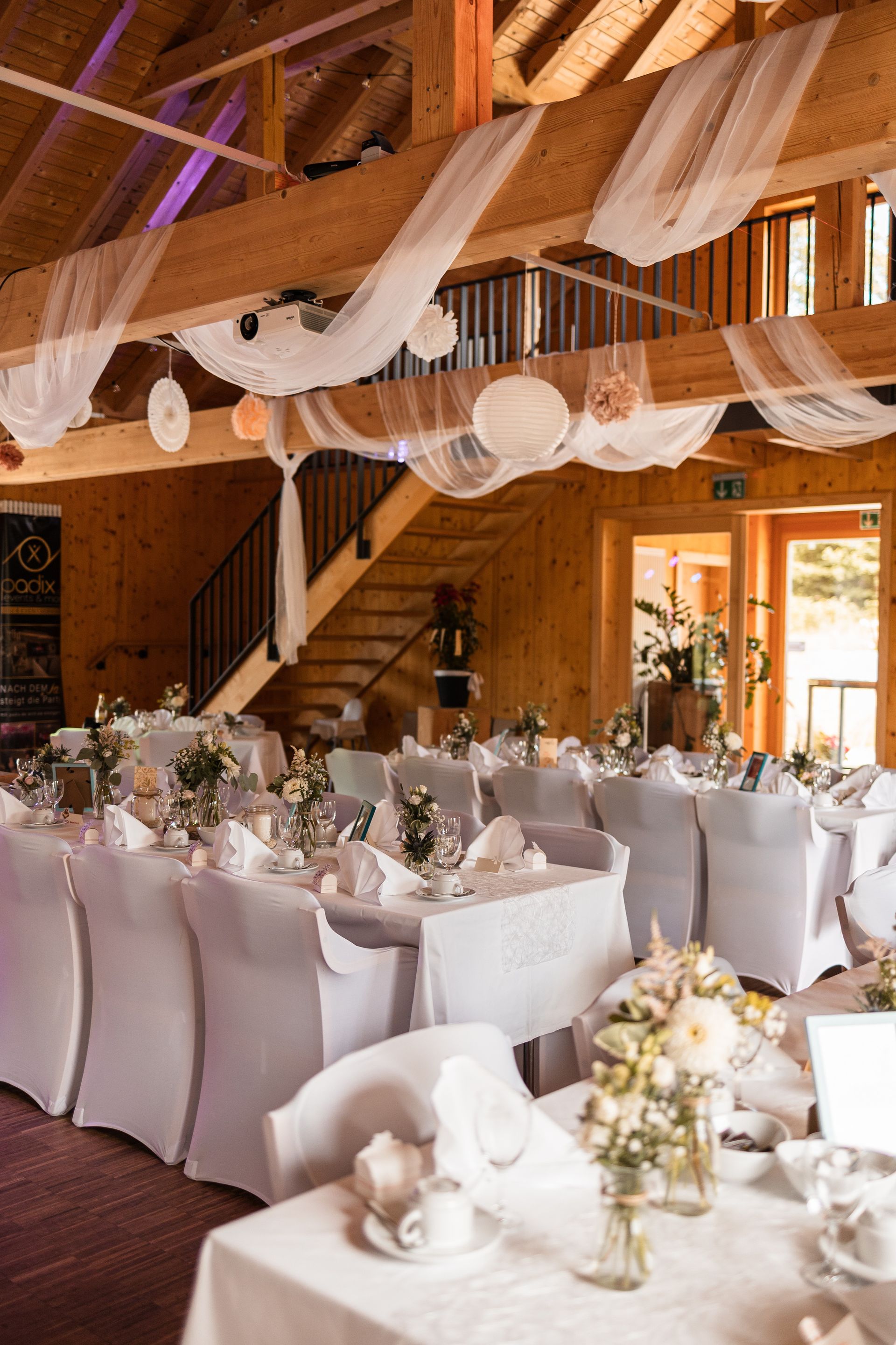 Auf diesem Foto sieht man einen Kerzenhalter im Herzogssaal