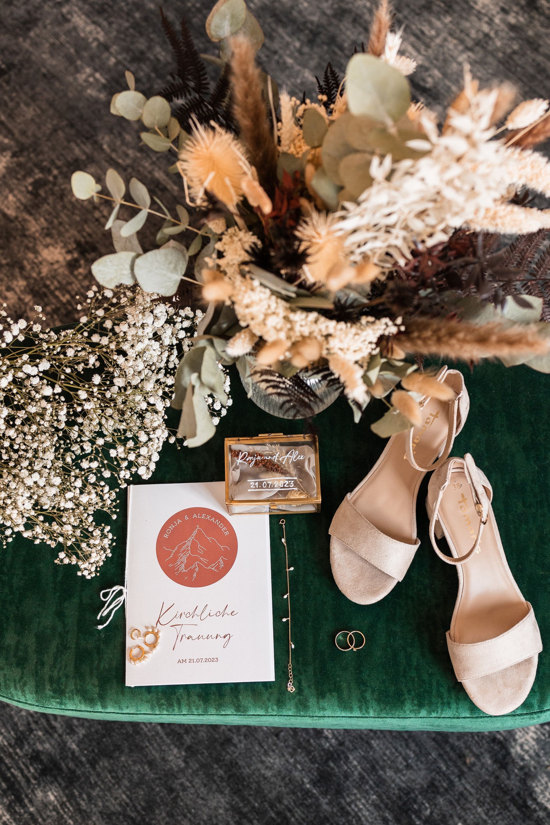 Hochzeitsaccessoires Auf diesem Foto sieht man die Hochzeitsaccessoires