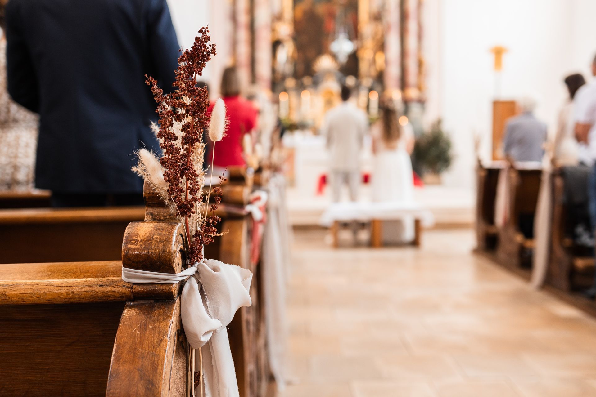 Brautpaar in der Kirche Auf diesem Foto sieht man das Brautpaar in der Kirche