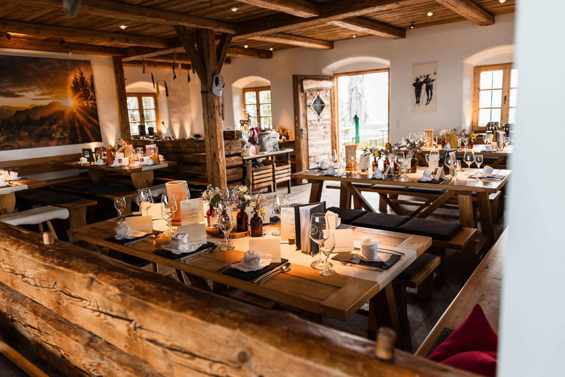 Auf diesem Foto sieht man die Gaststätte Röhrl von außen