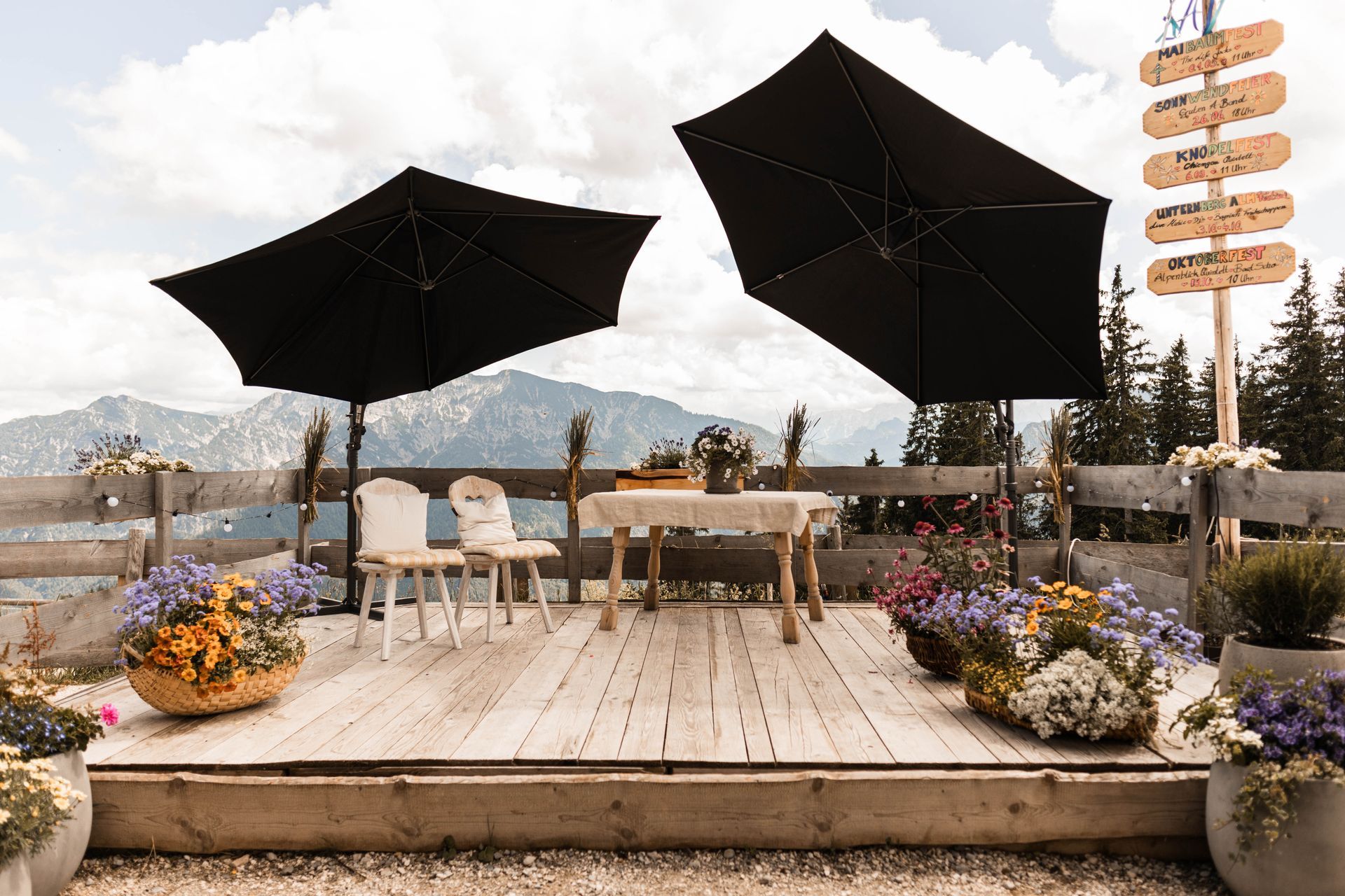 Gaststätte Röhrl Sinzing Auf diesem Foto sieht man den dekorierten Innenraum der Gaststätte Röhrl