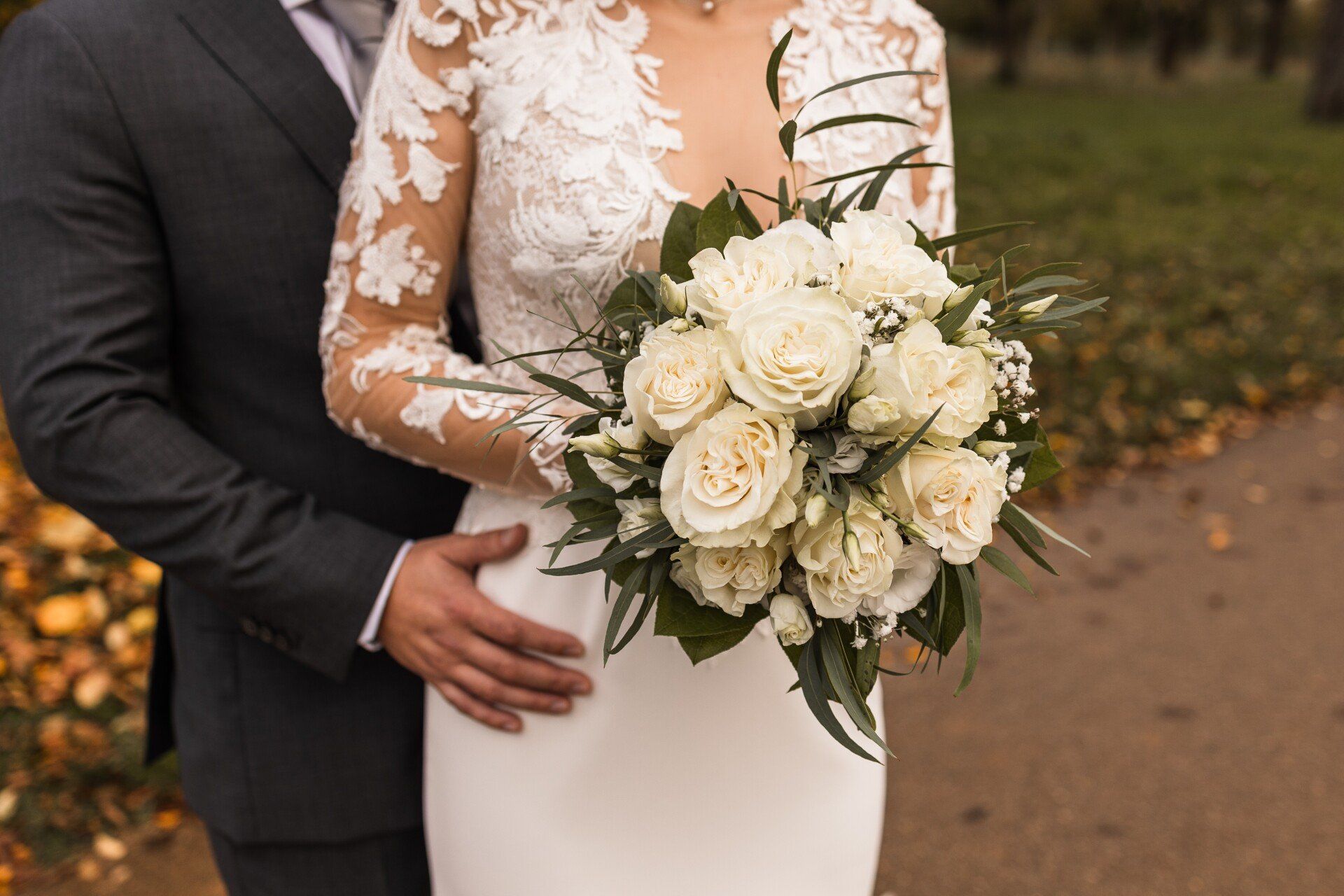 Auf diesem Foto sieht man einen Brautstrauß