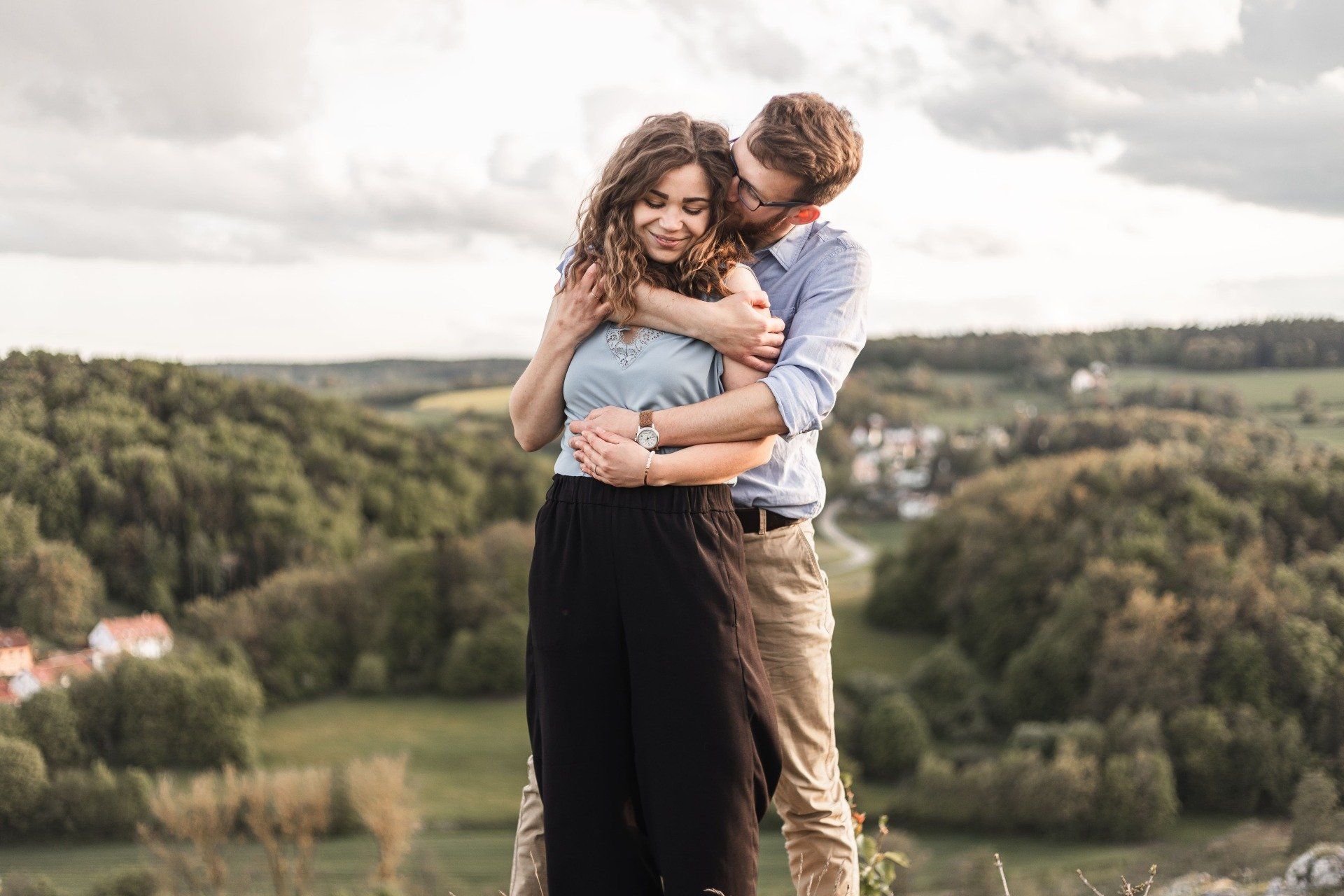 Dieses Foto zeigt ein Paar beim Fotoshooting in Regensburg