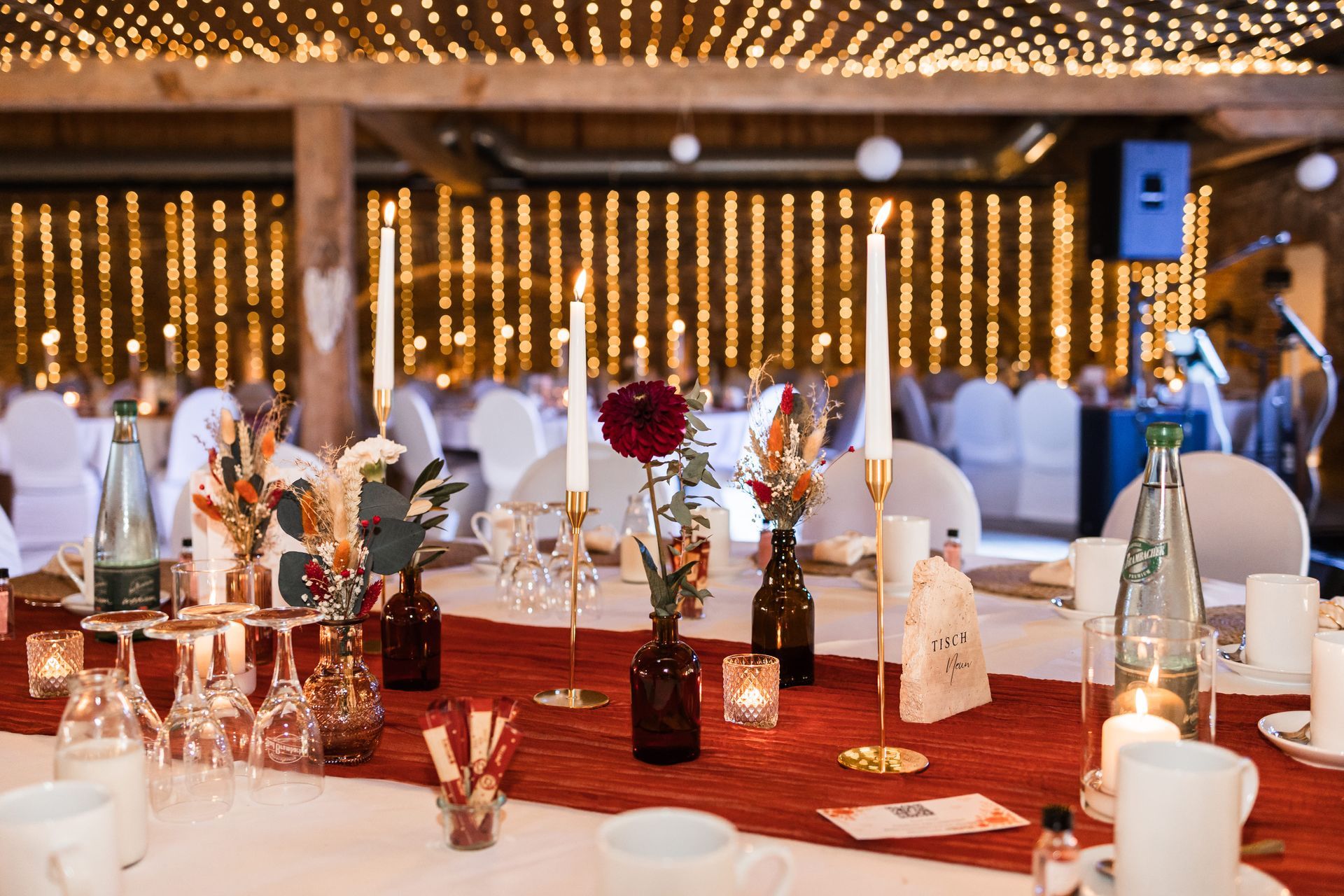 Gaststätte Röhrl Sinzing Auf diesem Foto sieht man den dekorierten Innenraum der Gaststätte Röhrl