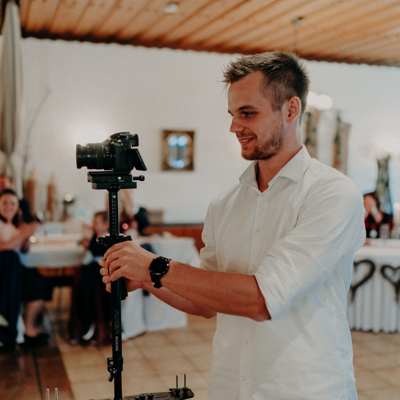 Alexander Weigert - Videograf Dieses Bild zeigt einen Partner von Laura Roth Photography