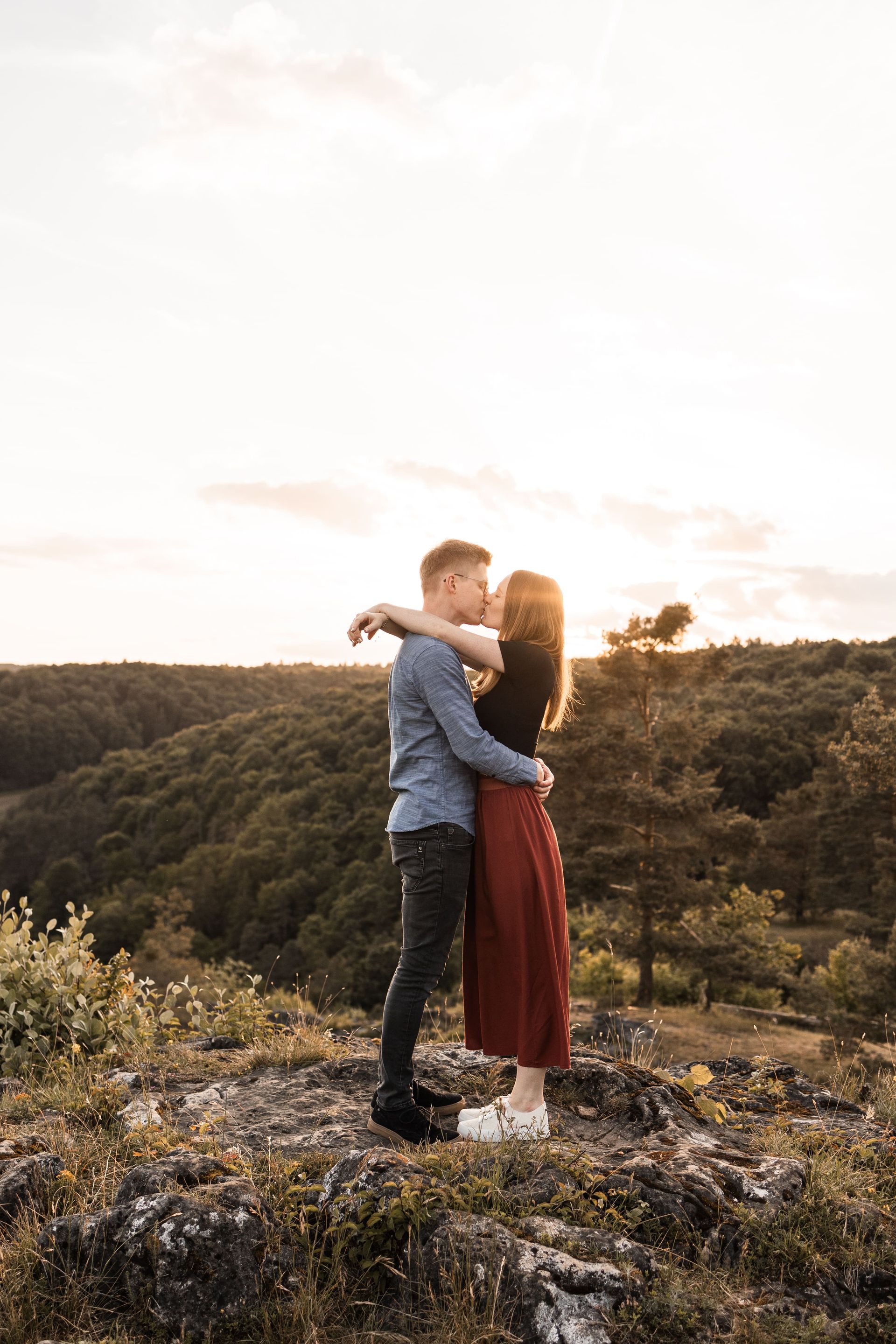 Auf diesem Foto sieht man ein Paar beim Fotoshooting in Regensburg