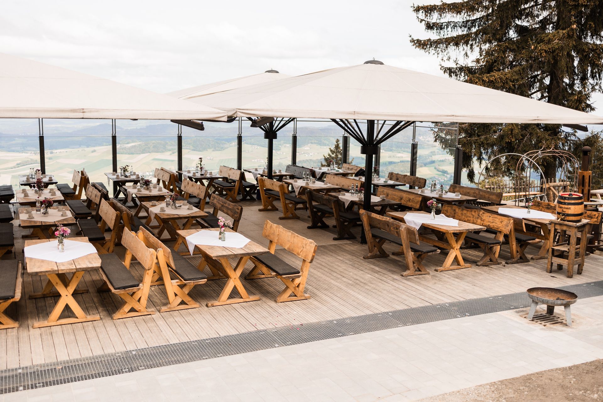 Auf diesem Foto sieht man die Hochzeitslocation im bayrischen Wald