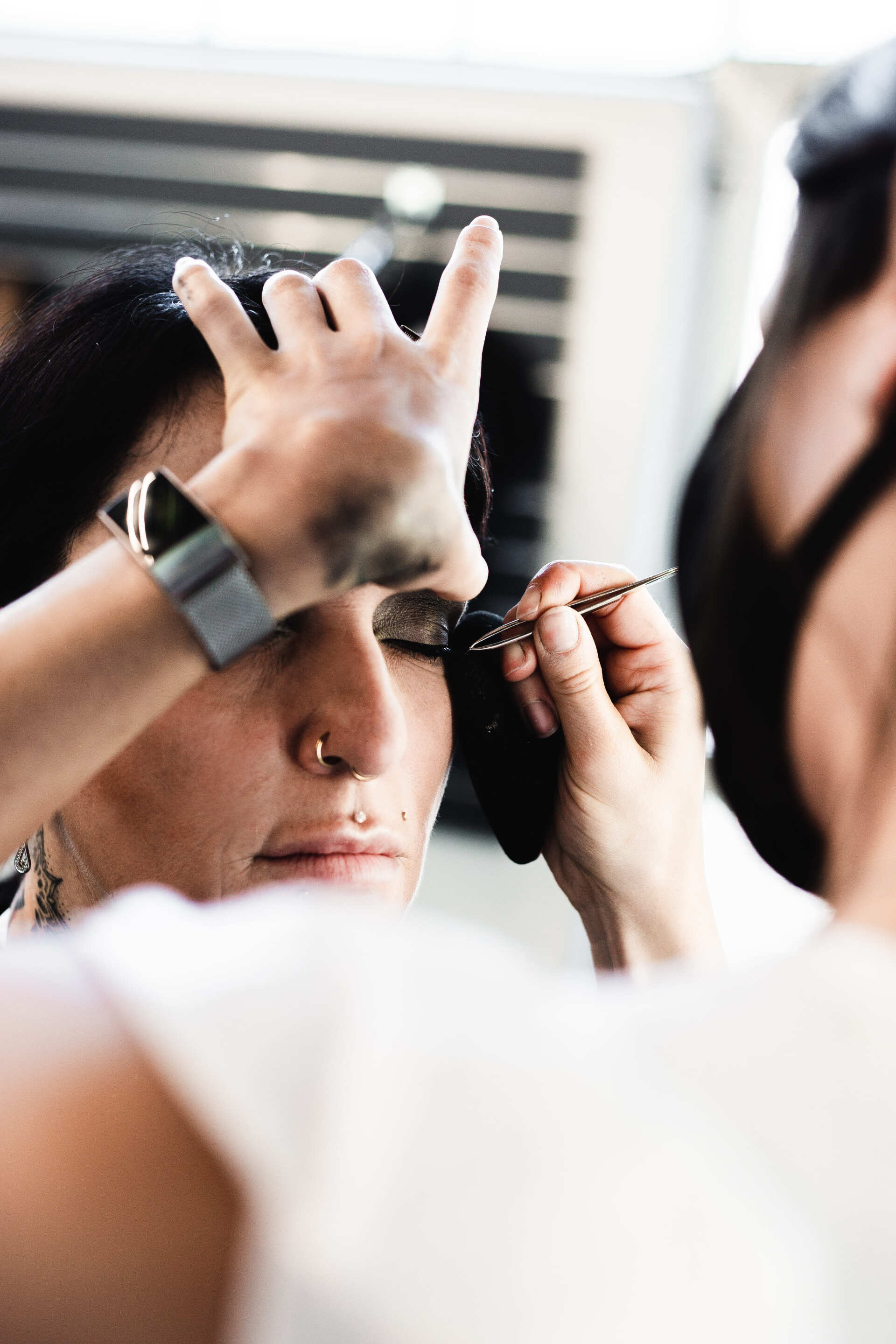 Brautstyling für das Fotoshooting in Neumarkt Das Foto zeigt das Brautstyling