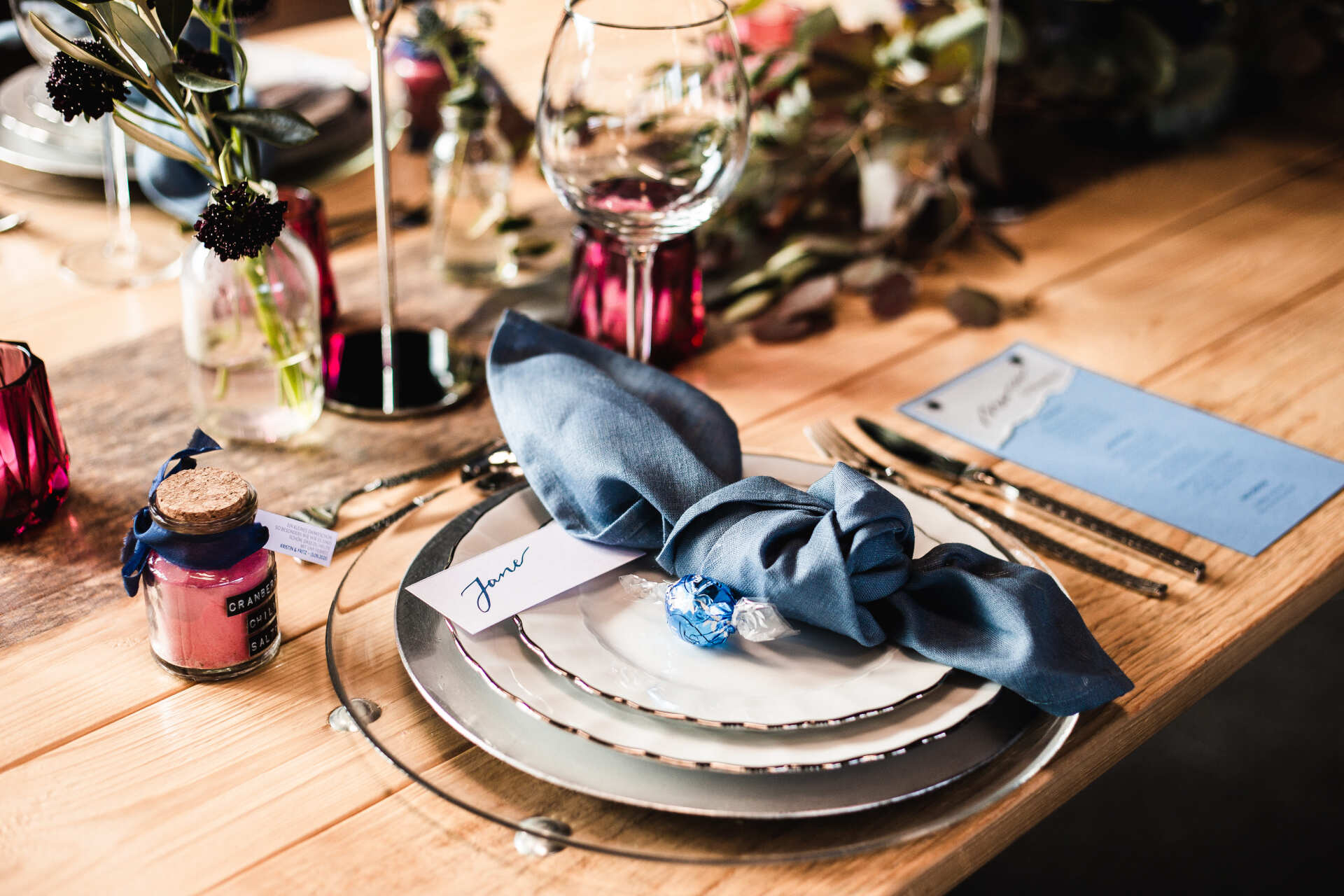 Tischdekoration für das Fotoshooting Auf dem Bild wurde die Tischdekoration der Hochzeit fotografiert