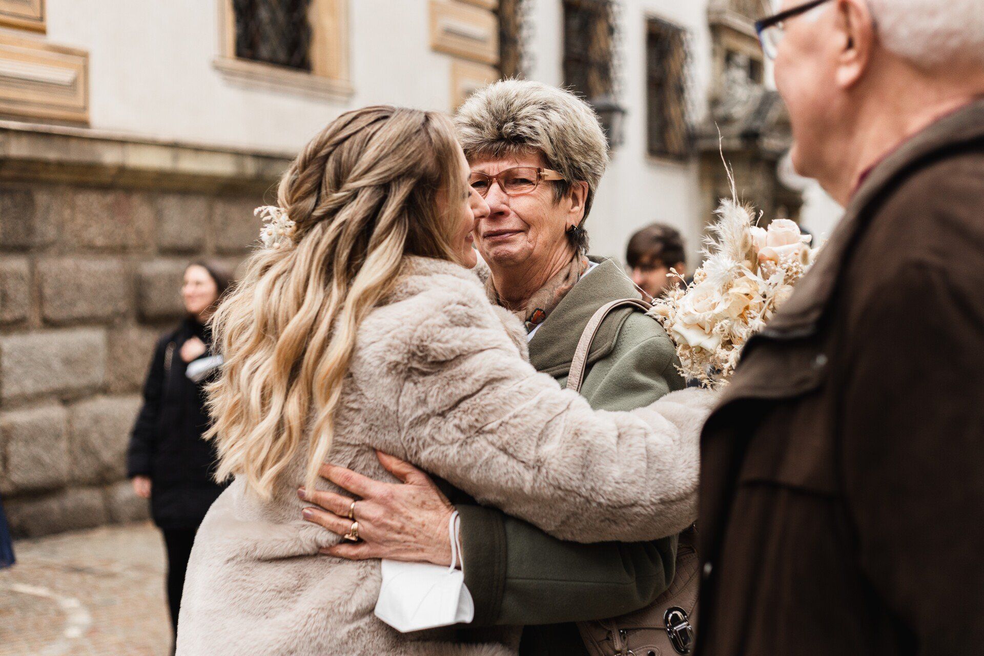 Fotos bei der Gratulation Auf diesem Foto sieht man die Reaktionen der Hochzeitsgesellschaft bei der Gratulation