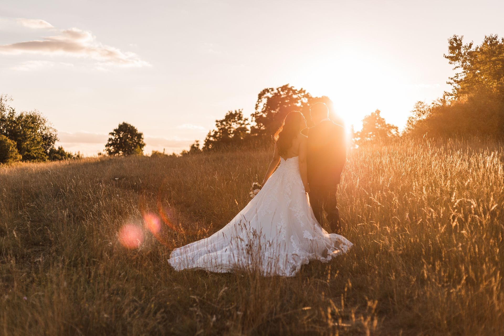 Auf diesem Bild sieht man ein Brautpaar beim After-Wedding-Shooting