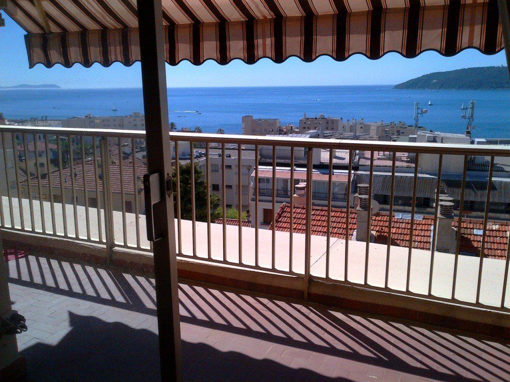 balcon vue mer d'un appartement au mourillon à toulon