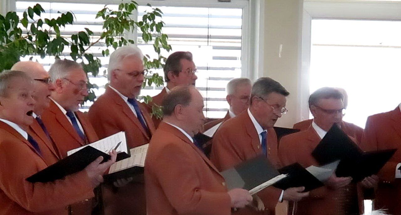 Gute Unterhaltung bot der Männerchor den Bewohnern des Marienhauses