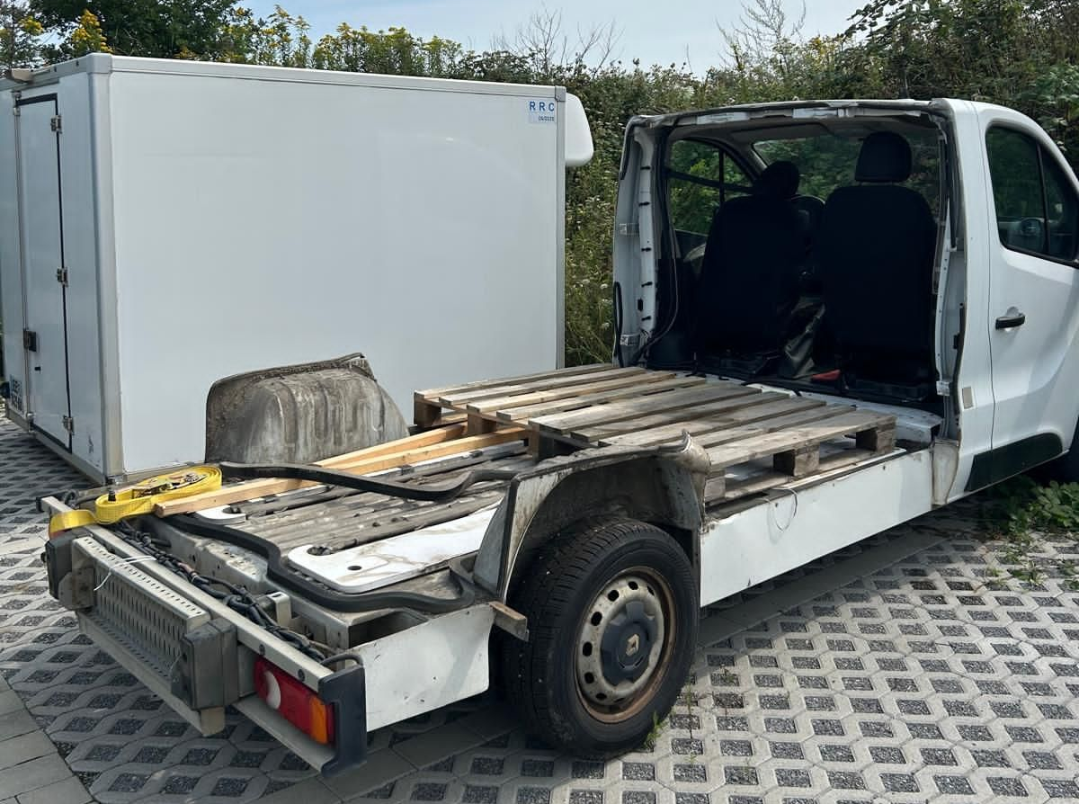 Der Kühl-Aufbau wurde vom Transporter entfernt